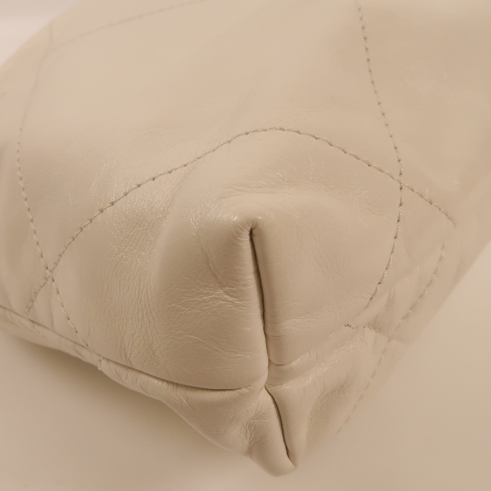 CHANEL 牛皮皮革Mini 22銀扣鏈帶肩背袋