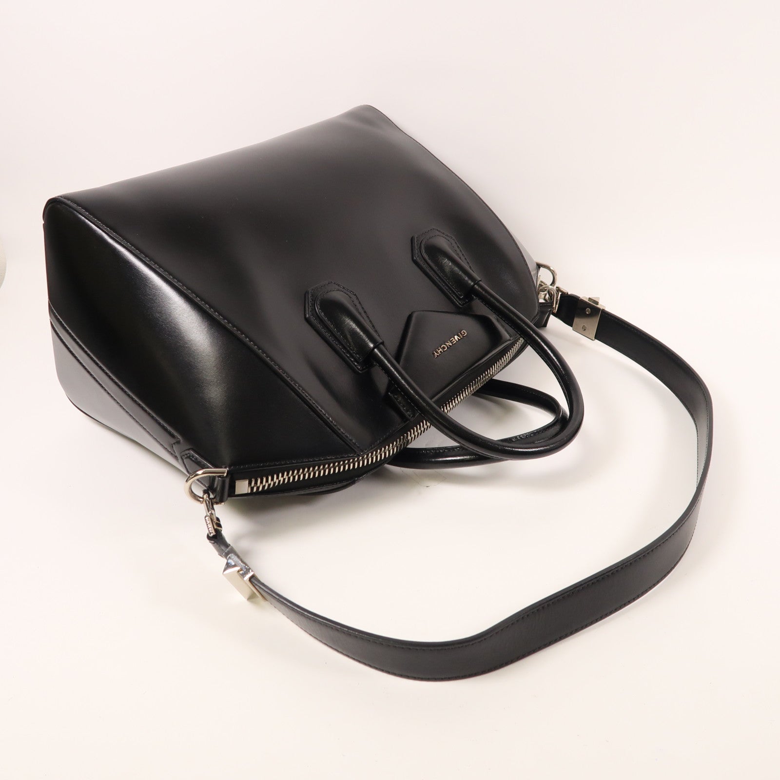 GIVENCHY 牛皮皮革Antigona銀扣手挽肩背兩用袋