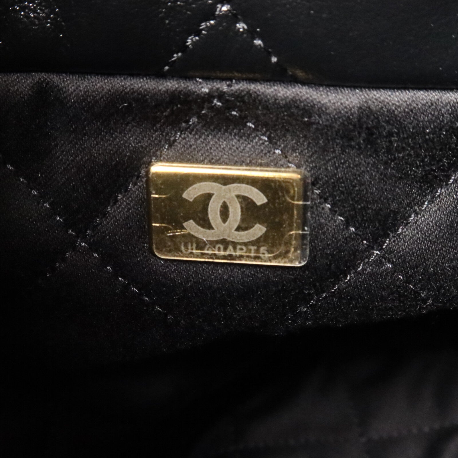 CHANEL 牛皮皮革C22 Medium鏈帶肩背袋