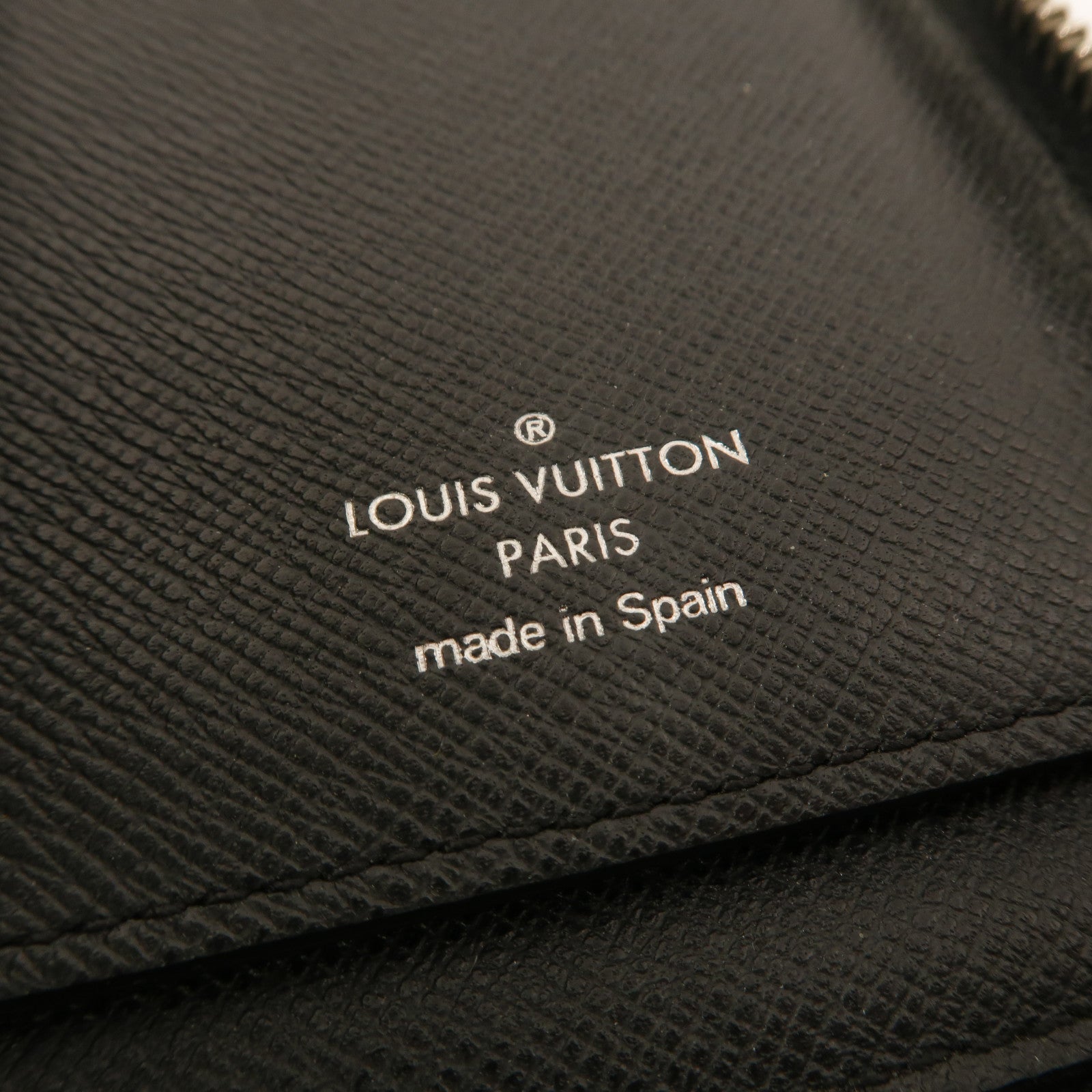 LOUIS VUITTON Taiga Zippy Long Wallet長錢包