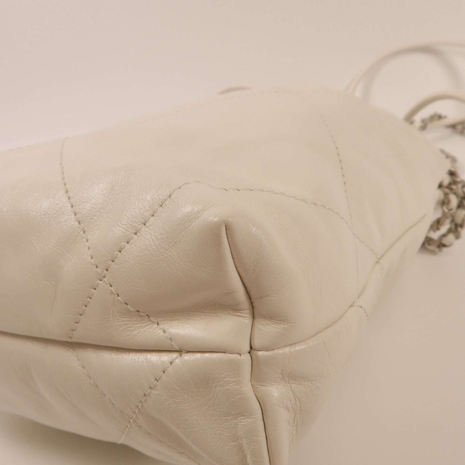 CHANEL 牛皮皮革Mini 22銀扣鏈帶肩背袋