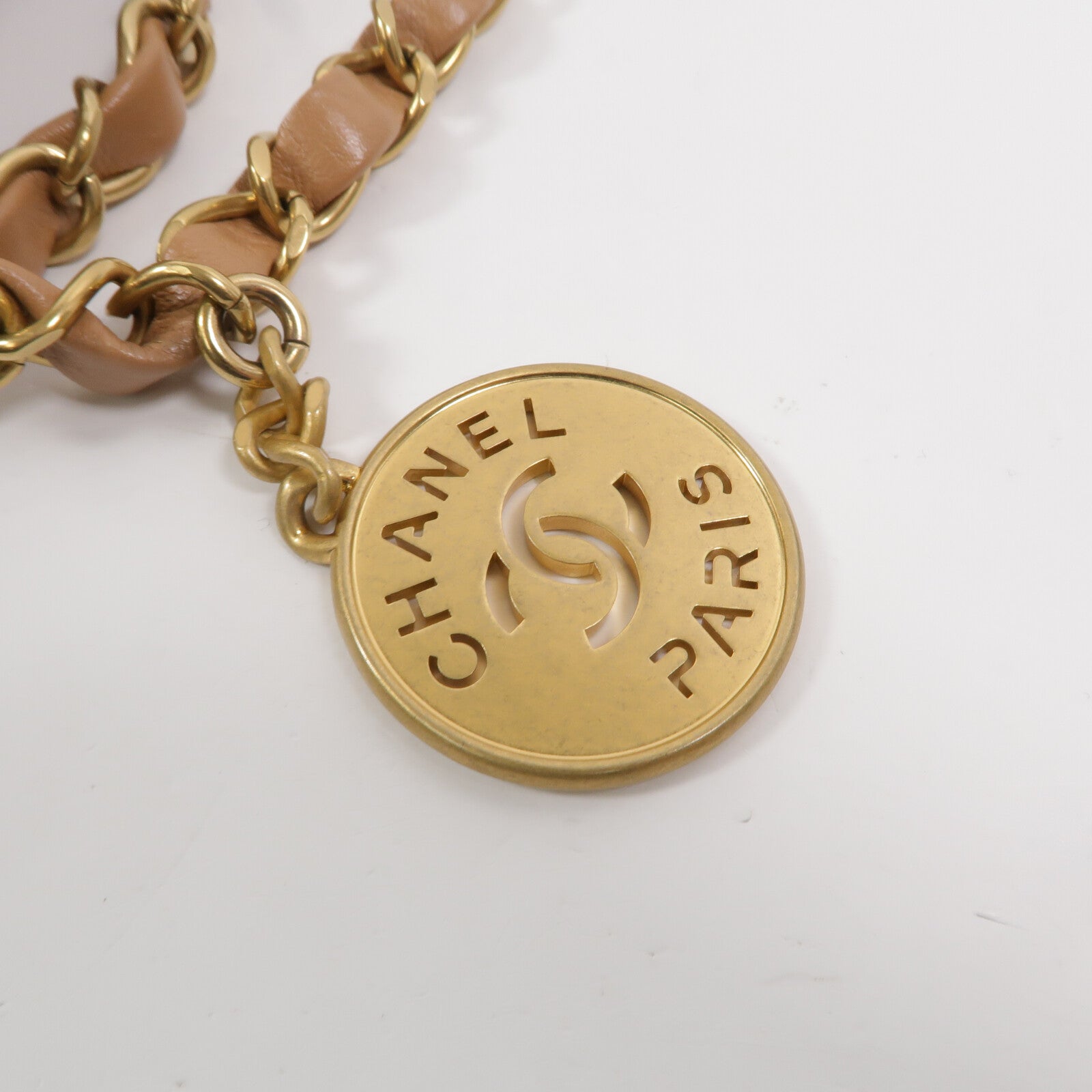 CHANEL 牛皮皮革Chanel 22 Medium鏈帶肩背袋