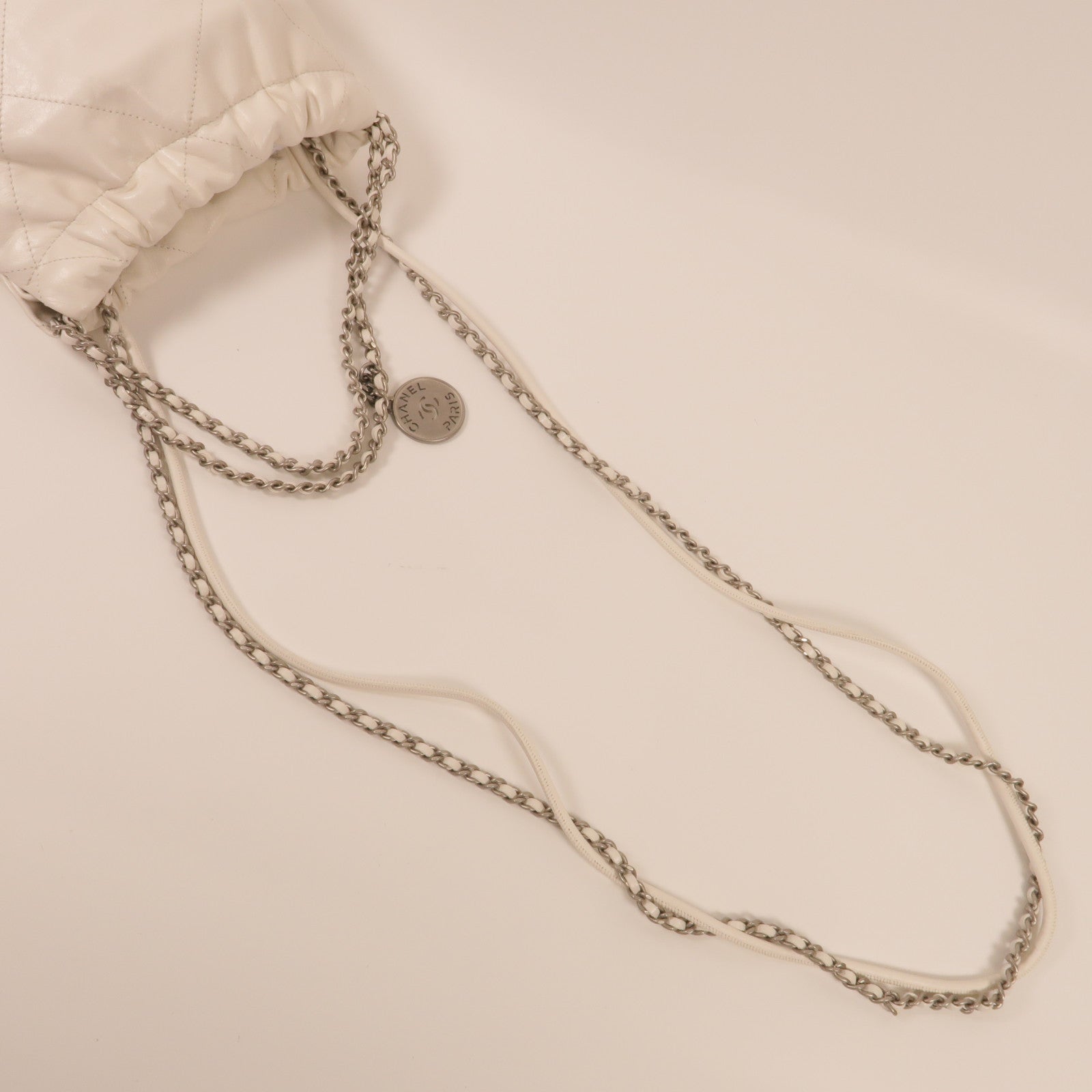 CHANEL 牛皮皮革Mini 22銀扣鏈帶肩背袋