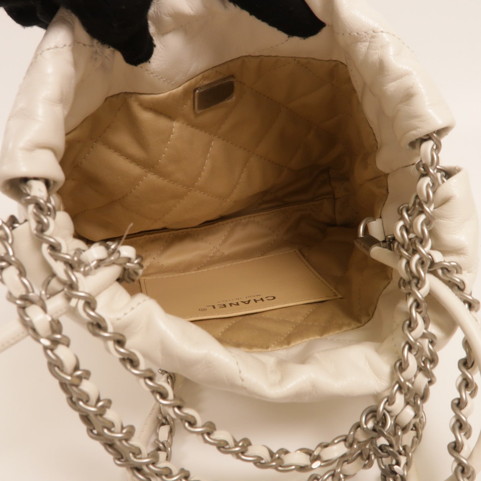 CHANEL 牛皮皮革Mini 22銀扣鏈帶肩背袋