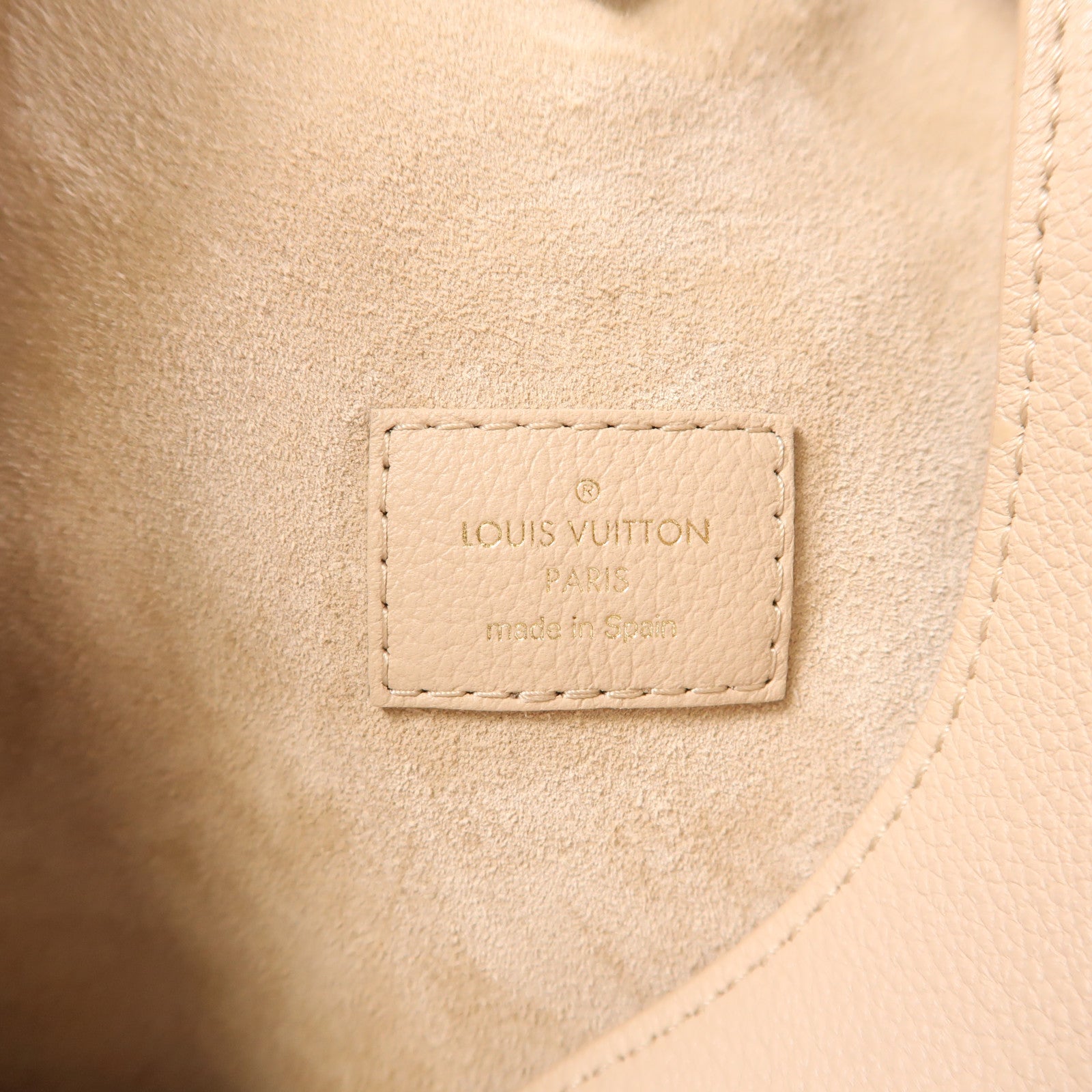 LOUIS VUITTON 牛皮皮革Low Key Hobo MM金扣肩背袋
