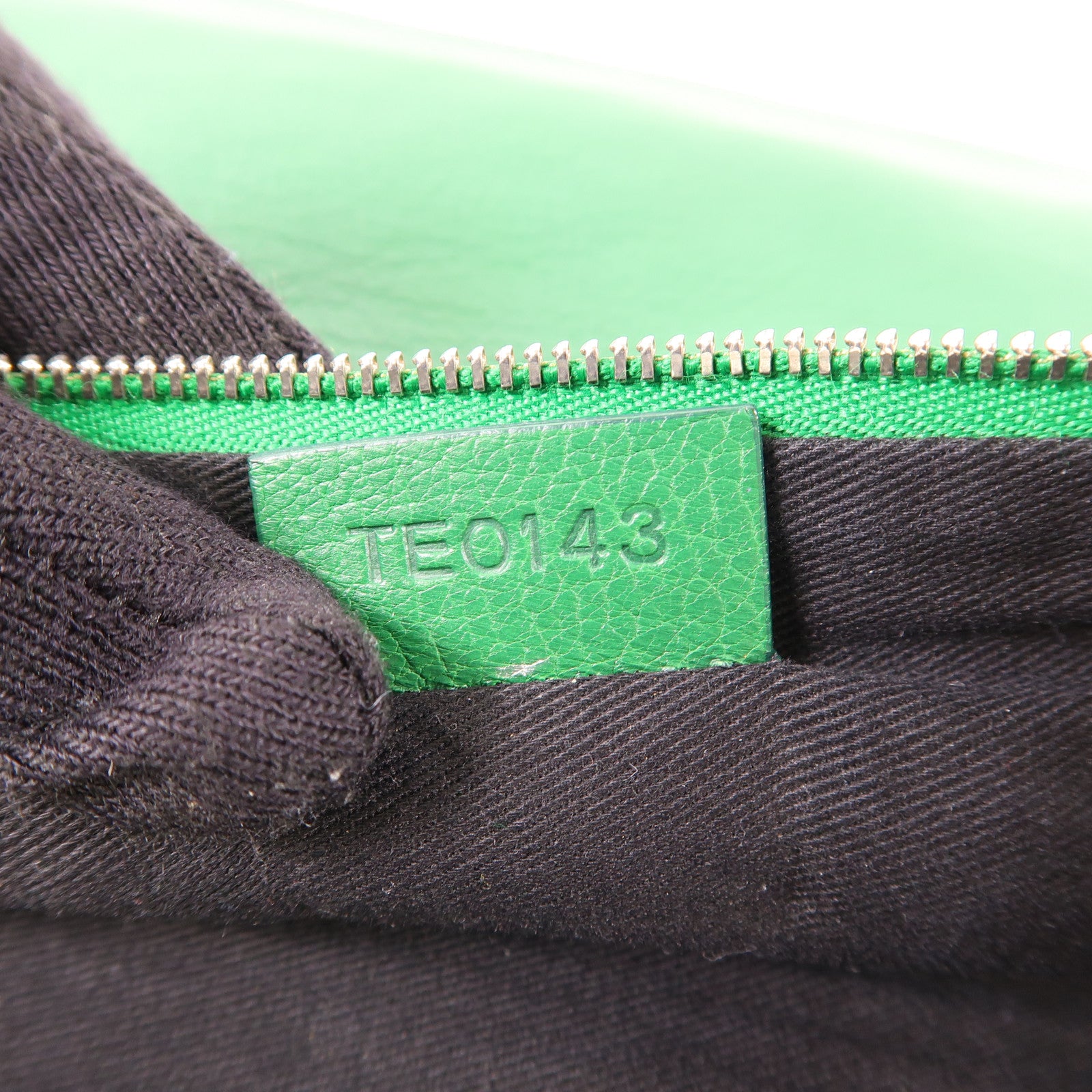 GIVENCHY 【激減優惠】牛皮皮革Clutch銀扣手拿包