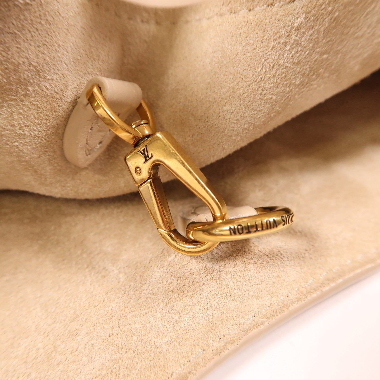 LOUIS VUITTON 牛皮皮革Low Key Hobo MM金扣肩背袋