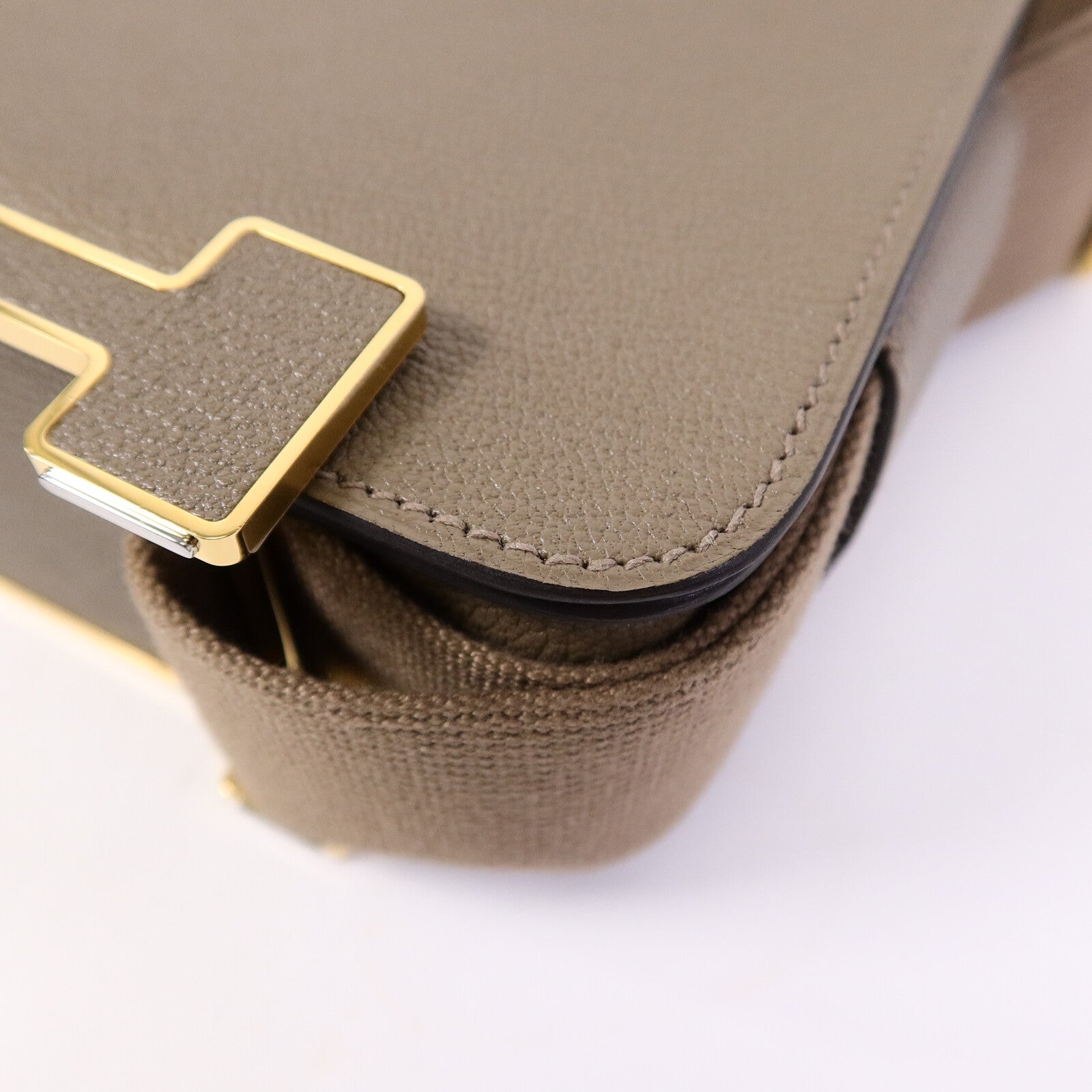 HERMES Chevre皮革Geta肩背袋Etoupe