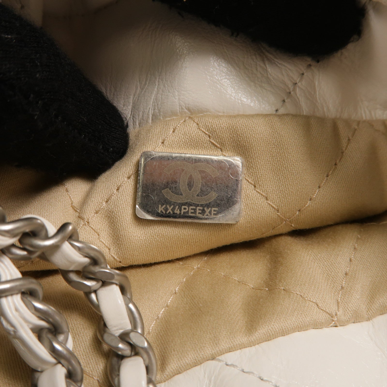 CHANEL 牛皮皮革Mini 22銀扣鏈帶肩背袋