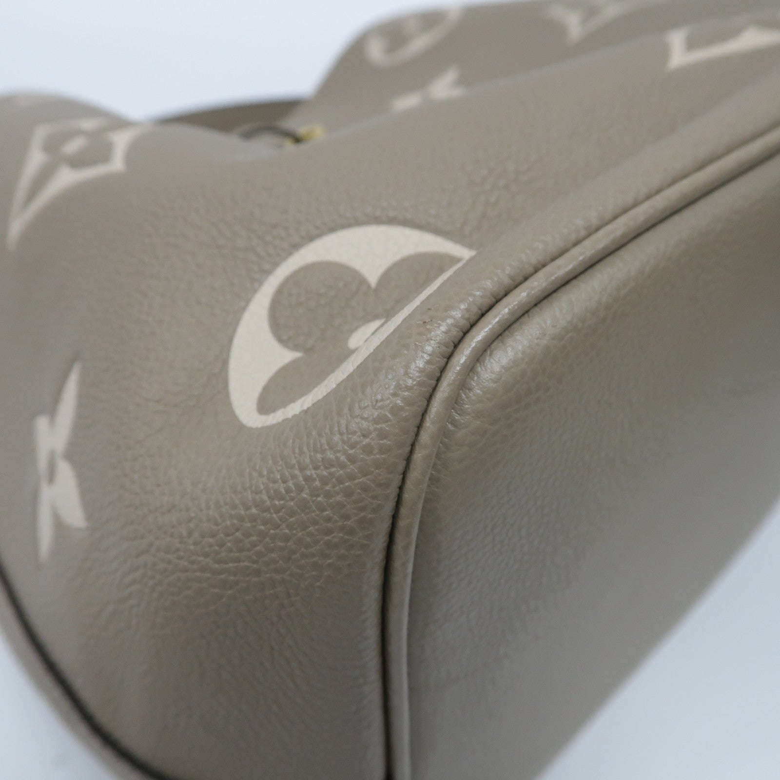 LOUIS VUITTON Monogram Empreinte NeoNoe MM金扣手挽肩背兩用袋米色