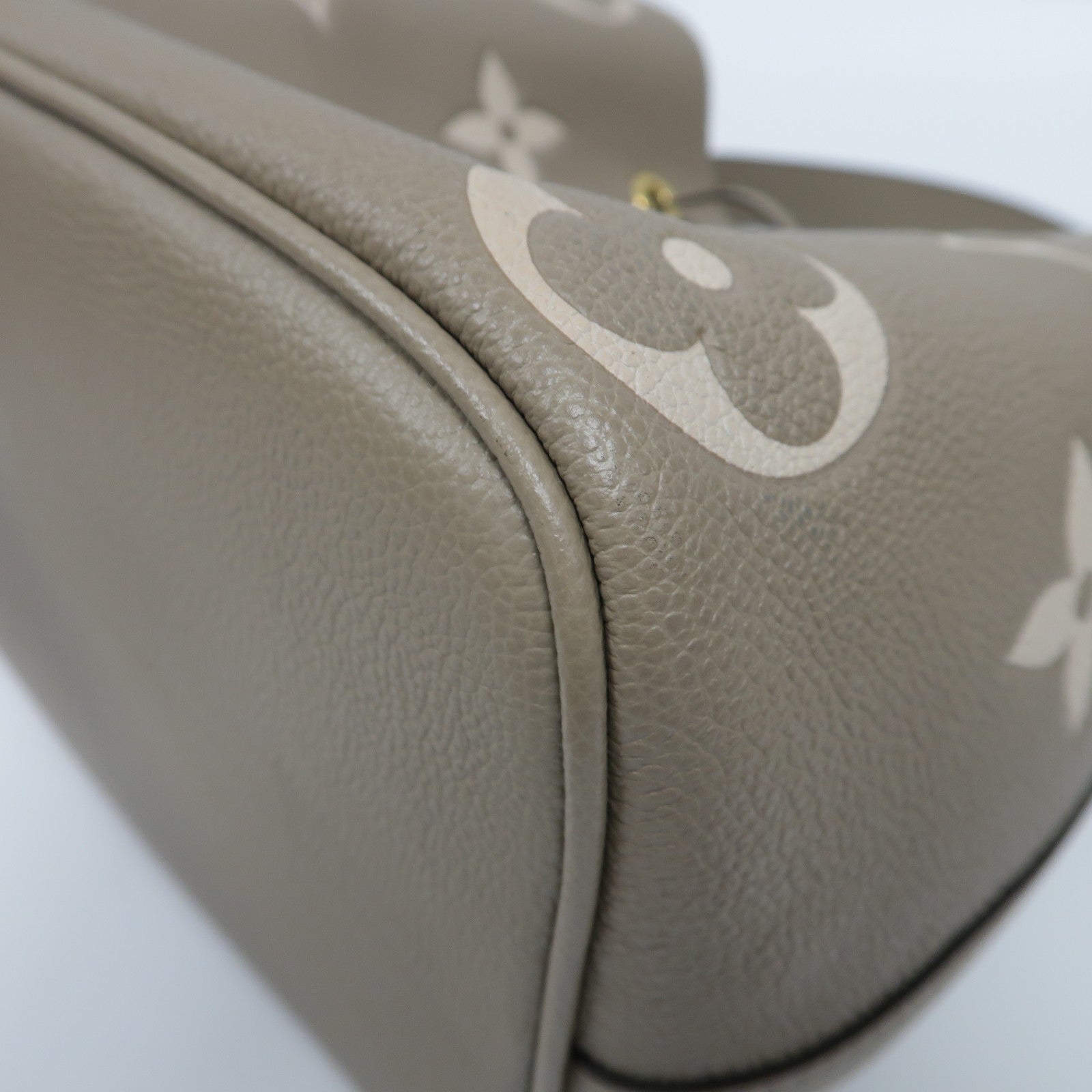 LOUIS VUITTON Monogram Empreinte NeoNoe MM金扣手挽肩背兩用袋米色