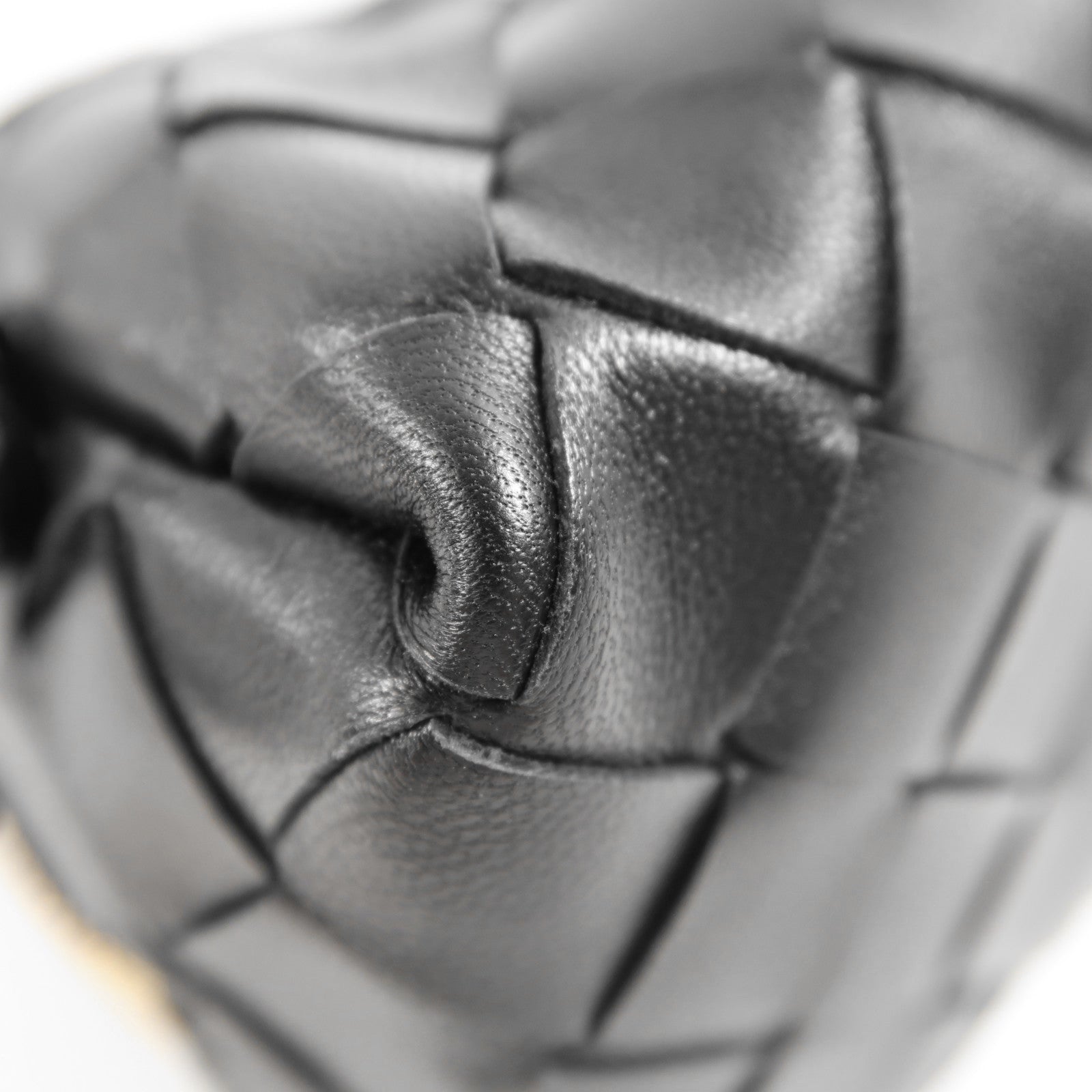 BOTTEGA VENETA 羊皮皮革Concert Pouch金扣肩背袋