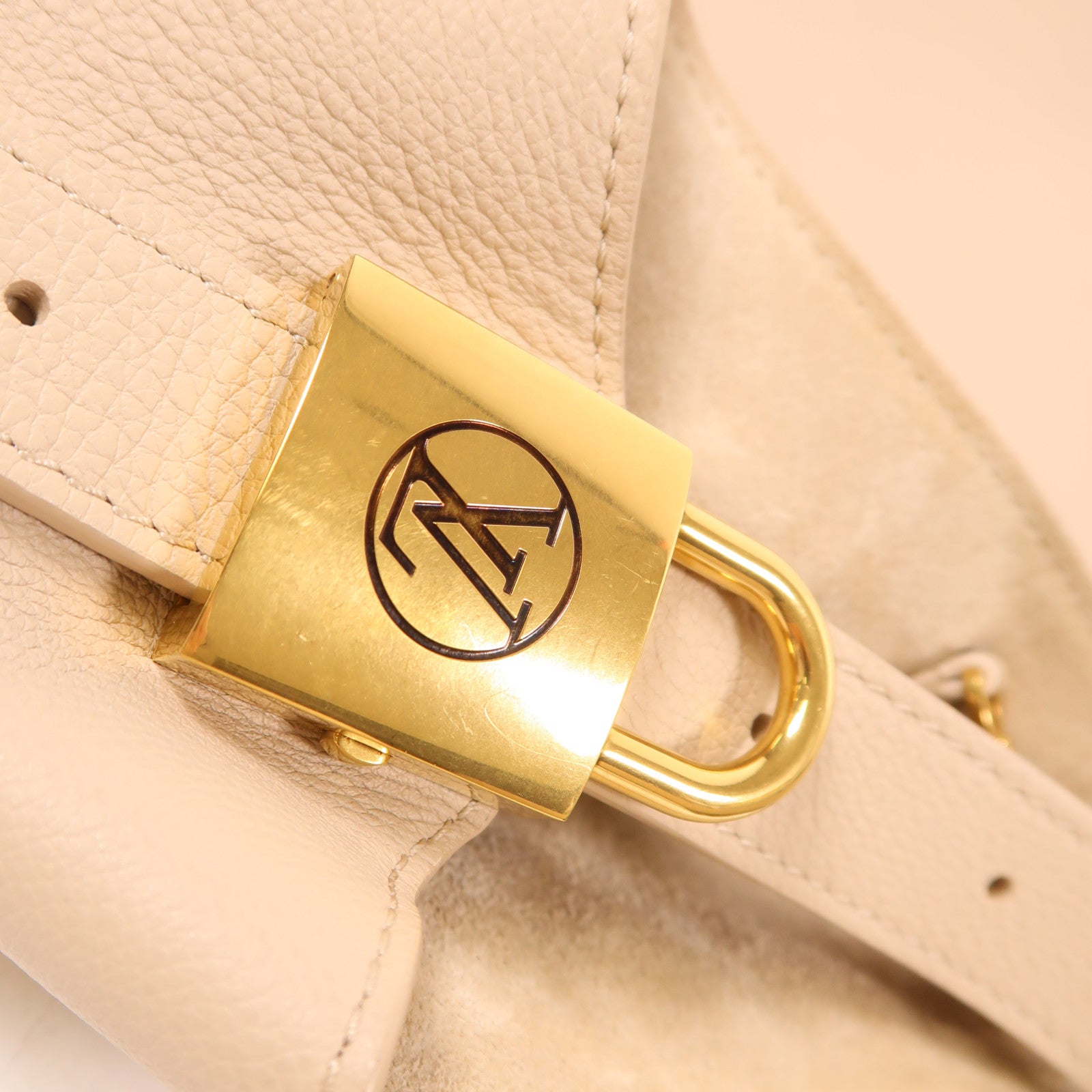 LOUIS VUITTON 牛皮皮革Low Key Hobo MM金扣肩背袋