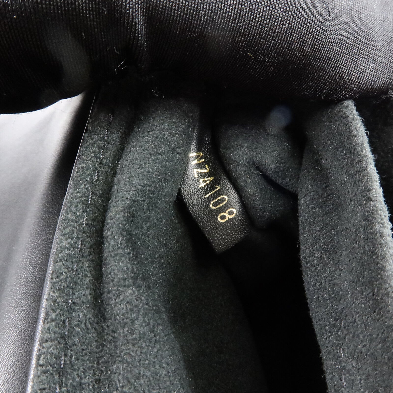 LOUIS VUITTON 牛皮皮革New Wave Chain MM肩背袋