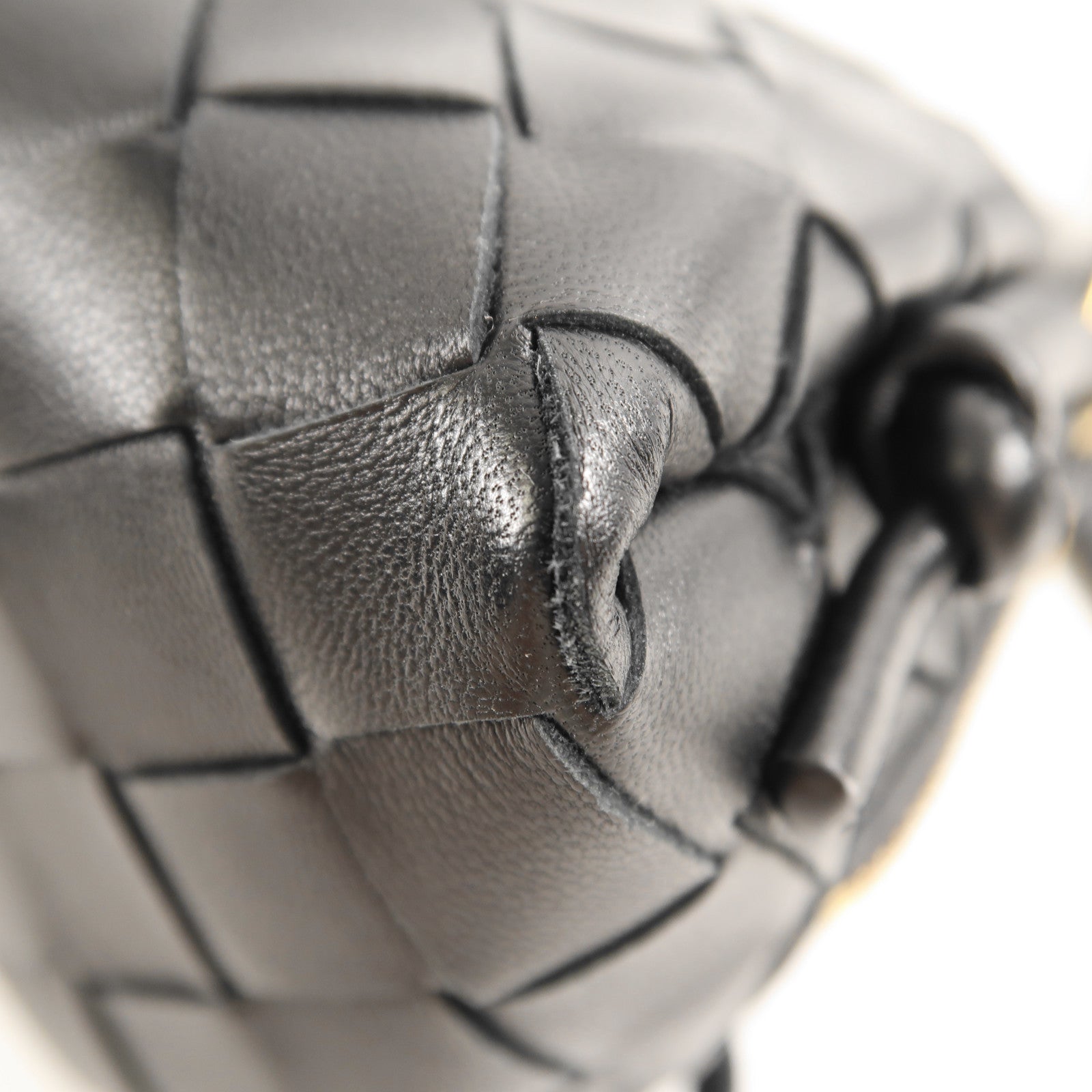 BOTTEGA VENETA 羊皮皮革Concert Pouch金扣肩背袋