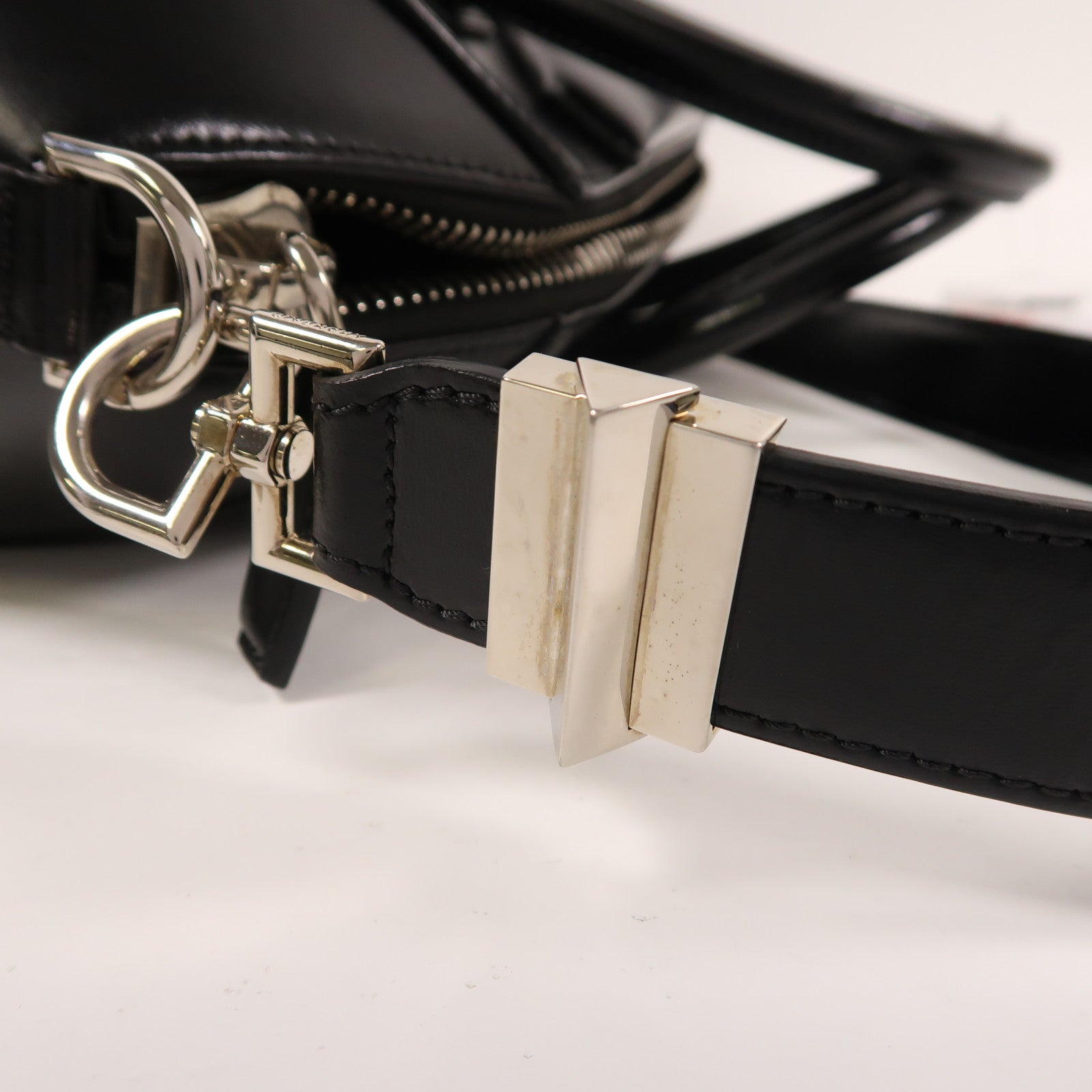 GIVENCHY 牛皮皮革Antigona銀扣手挽肩背兩用袋