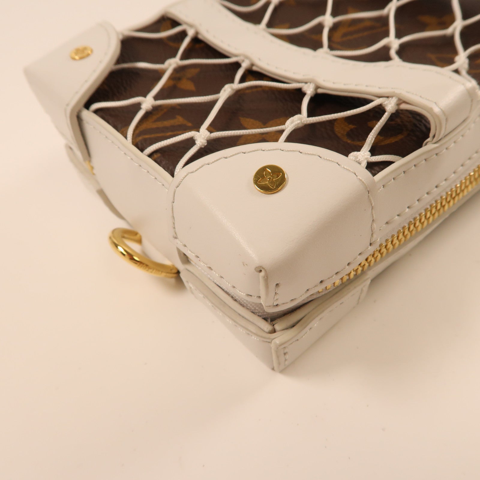 LOUIS VUITTON 【激減優惠】Monogram/皮革LV X NBA Soft Trunk金扣肩背袋啡色/白色