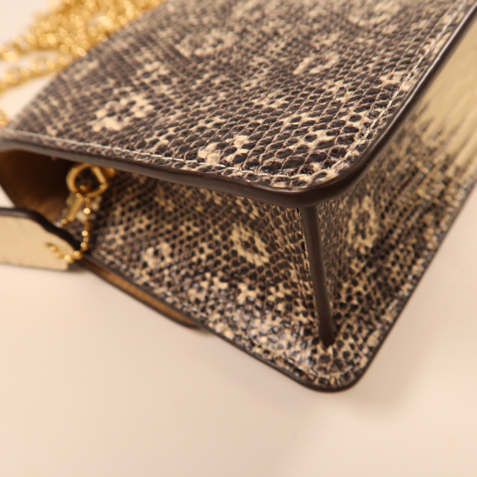 COACH 牛皮皮革Shoulder Bag金扣鏈帶肩背袋米色