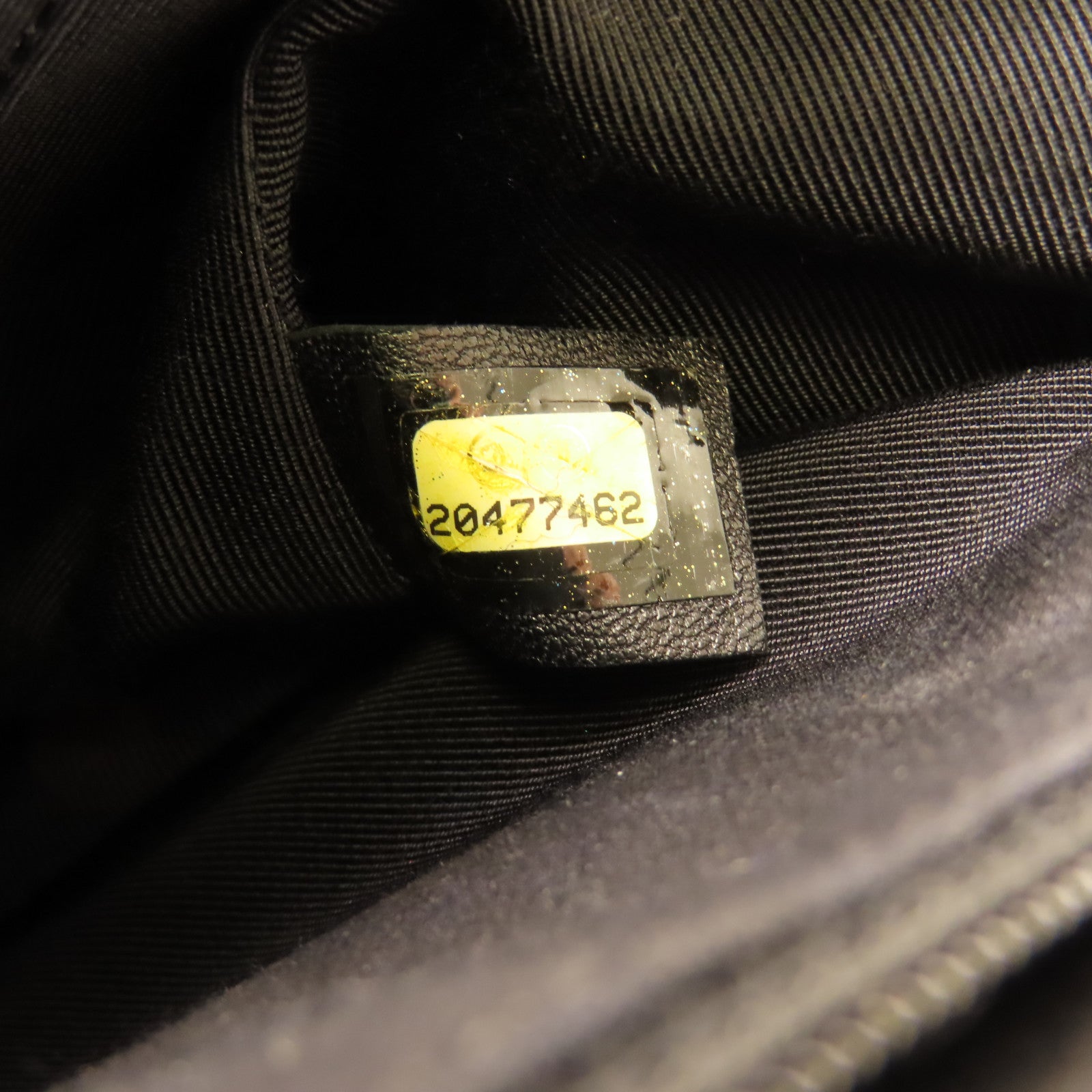 CHANEL 漆皮皮革Boy 28鏈帶肩背袋