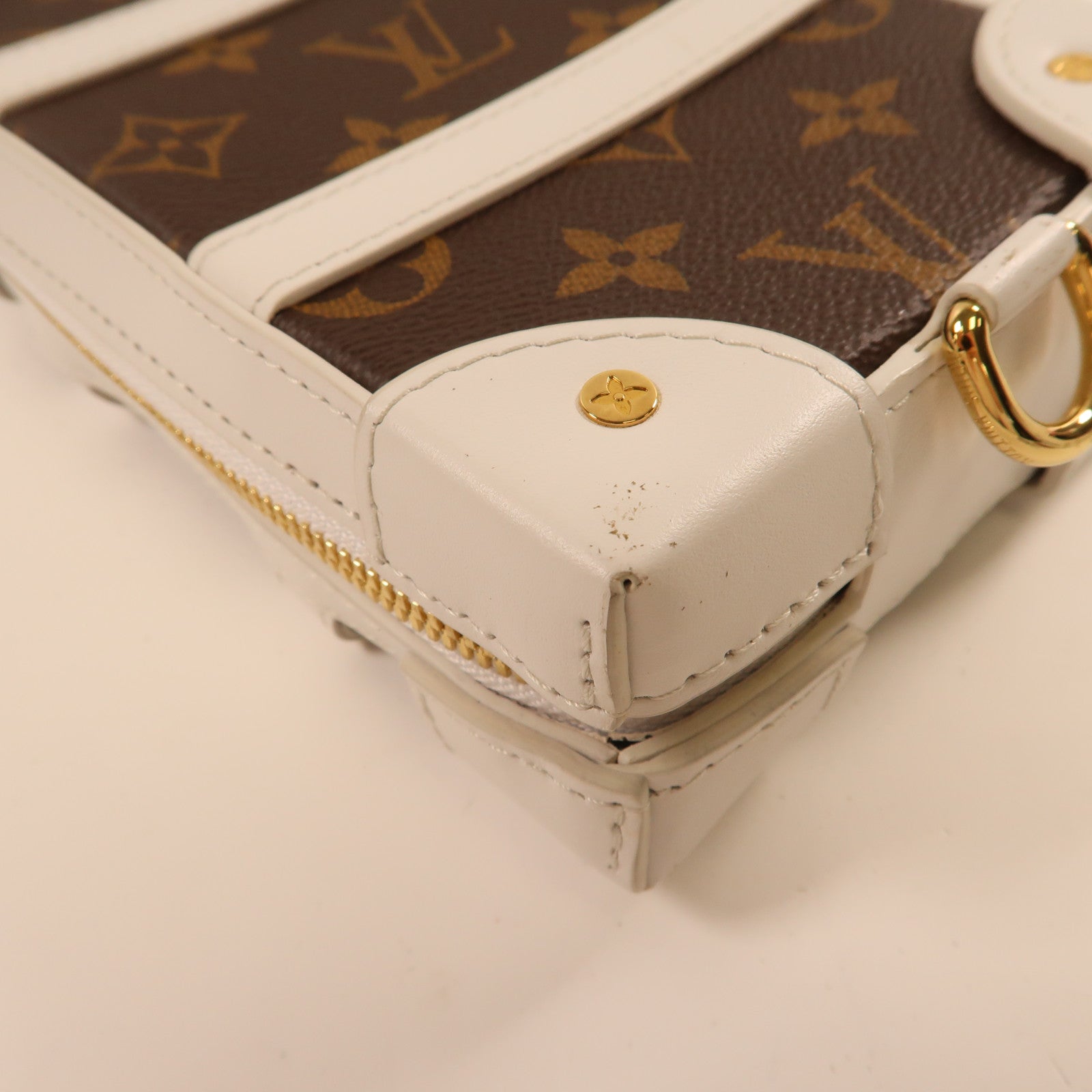 LOUIS VUITTON 【激減優惠】Monogram/皮革LV X NBA Soft Trunk金扣肩背袋啡色/白色