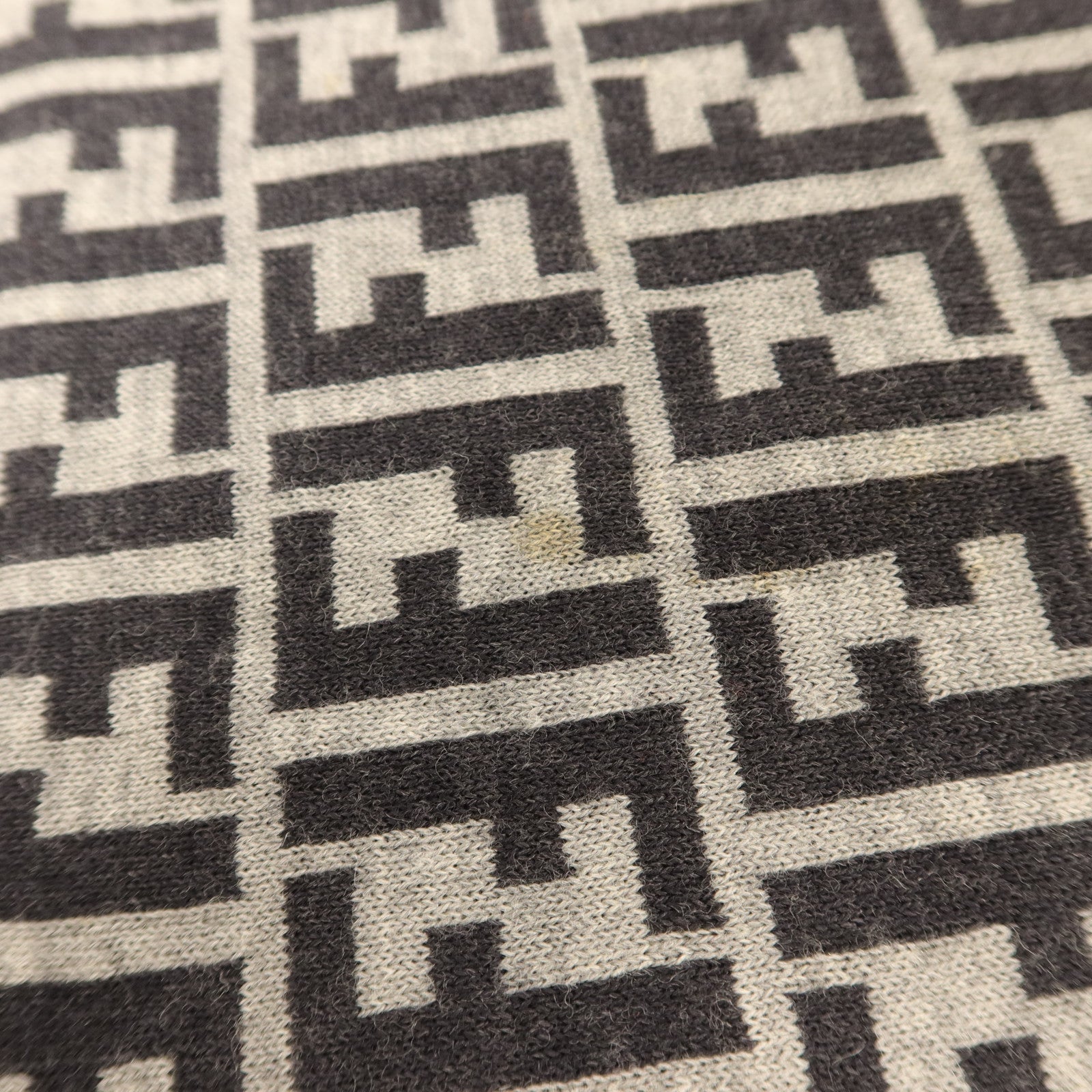 FENDI 羊毛Scarf頸巾