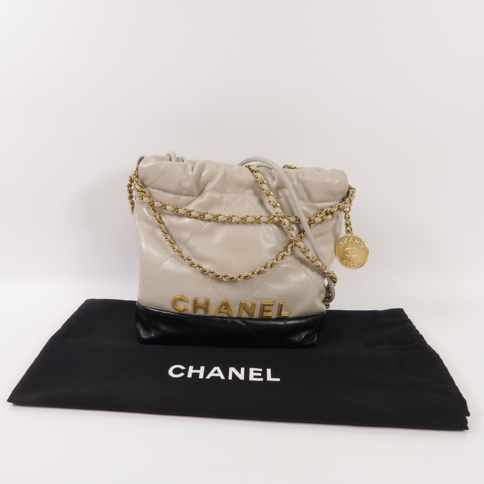 CHANEL 羊皮皮革 CHANEL Mini 22金扣肩背袋