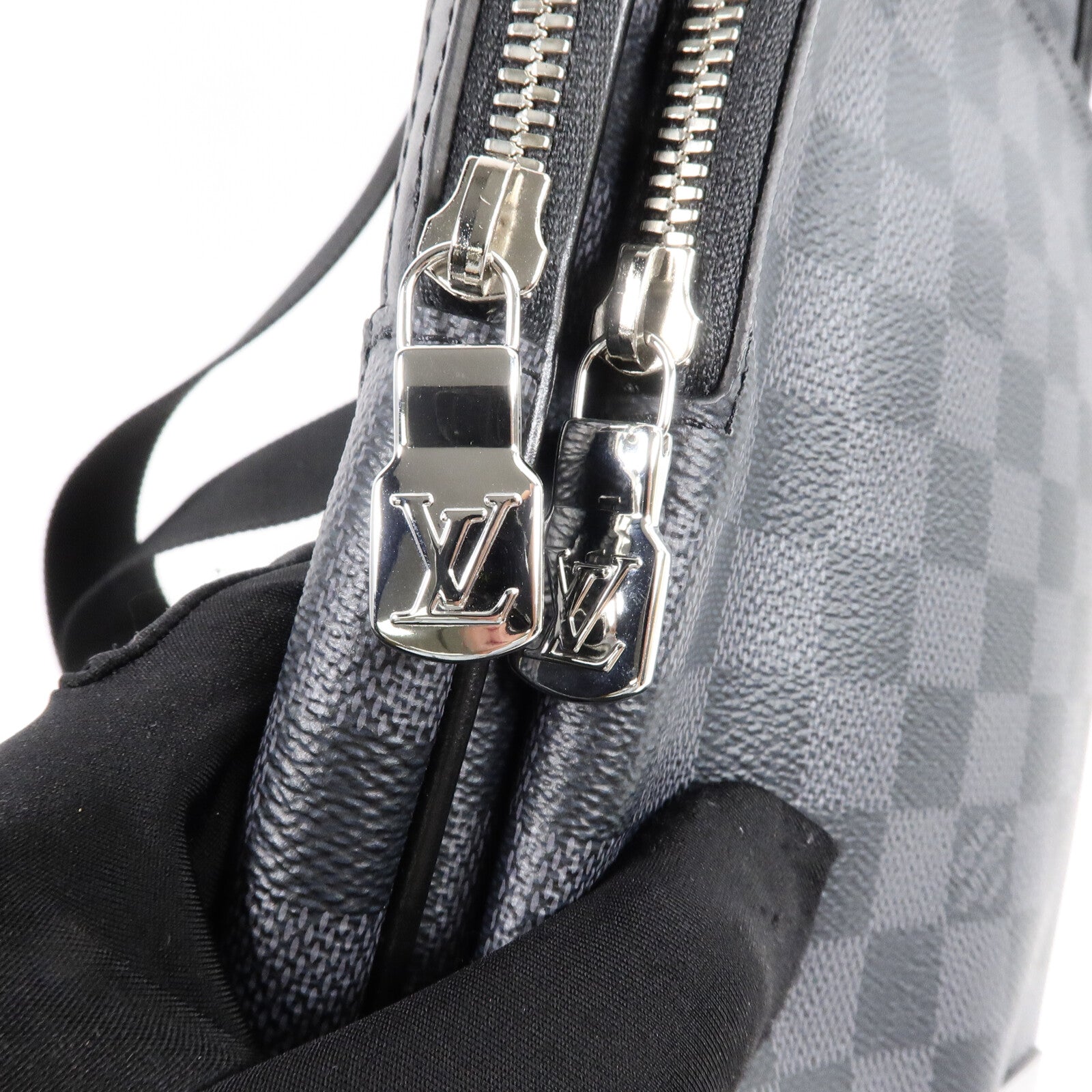 LOUIS VUITTON Damier Graphite Avenue NM肩背袋