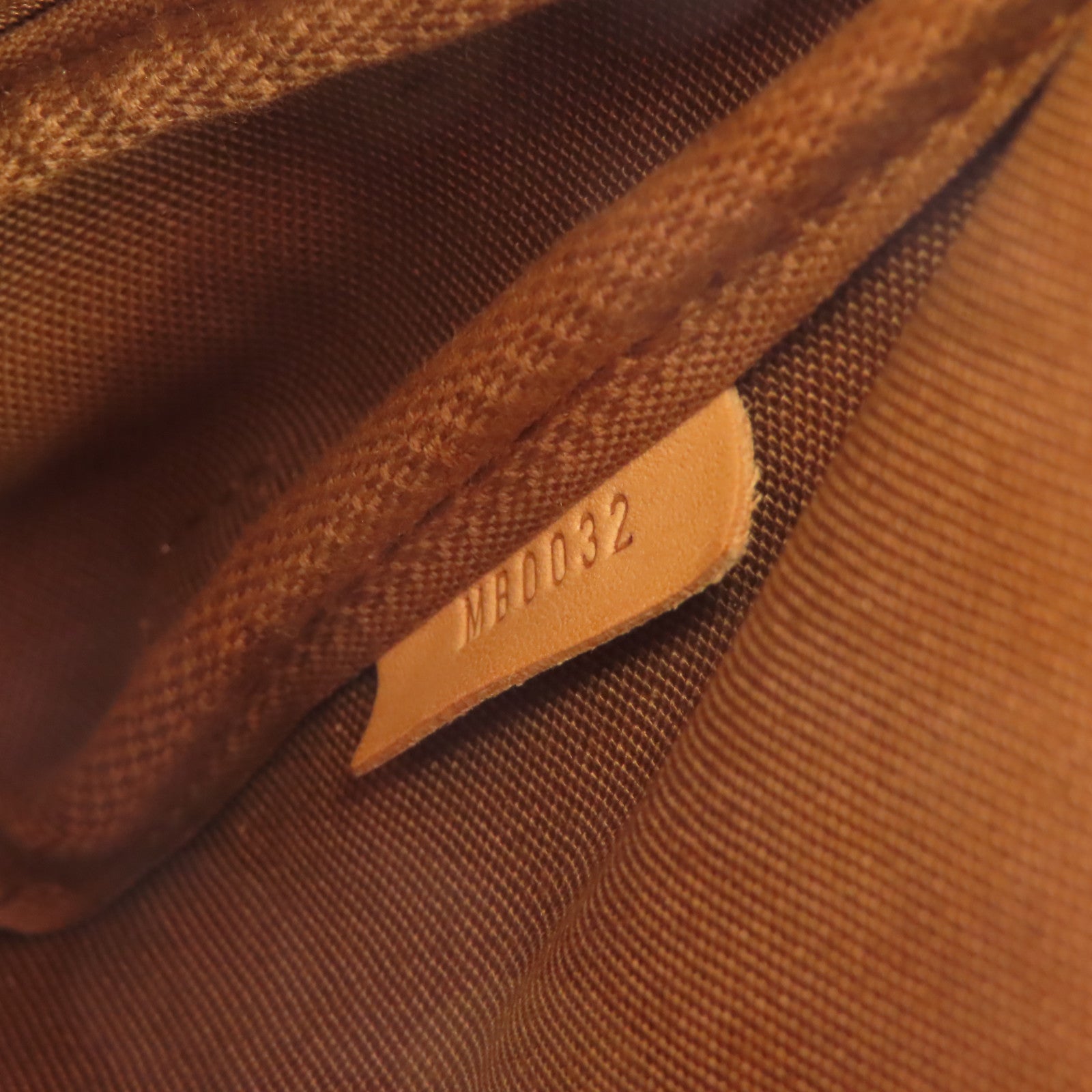 LOUIS VUITTON Monogram Saumur Messenger Bag金扣肩背袋啡色