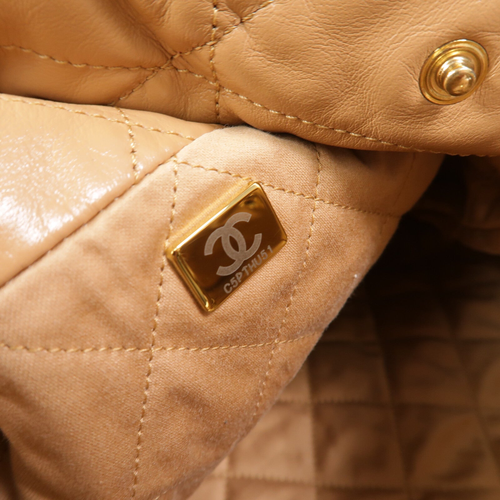 CHANEL 牛皮皮革Chanel 22 Medium鏈帶肩背袋