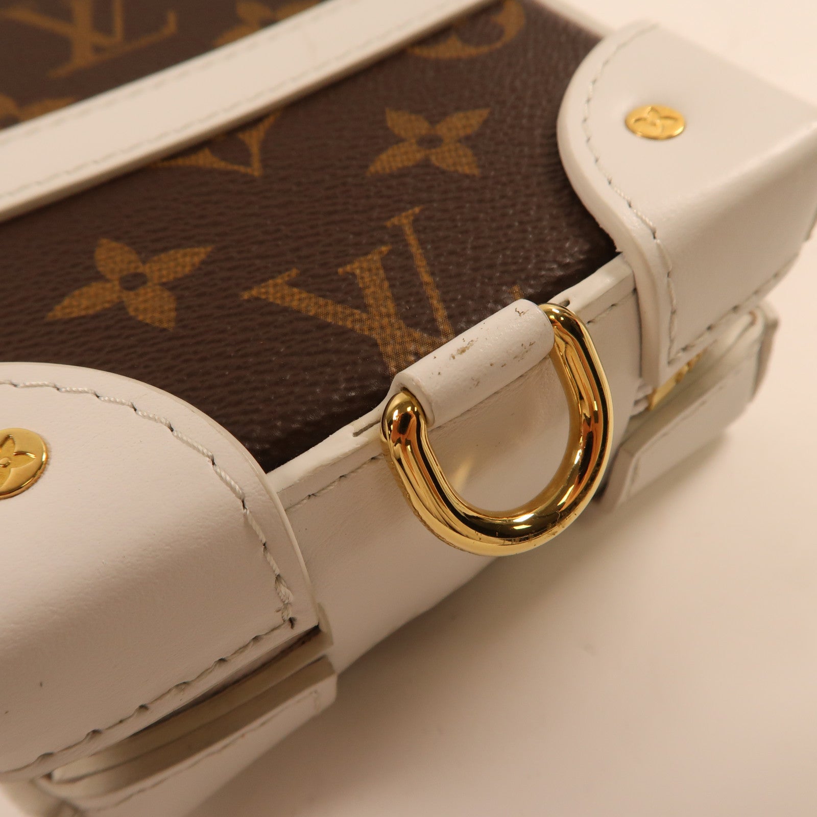 LOUIS VUITTON 【激減優惠】Monogram/皮革LV X NBA Soft Trunk金扣肩背袋啡色/白色