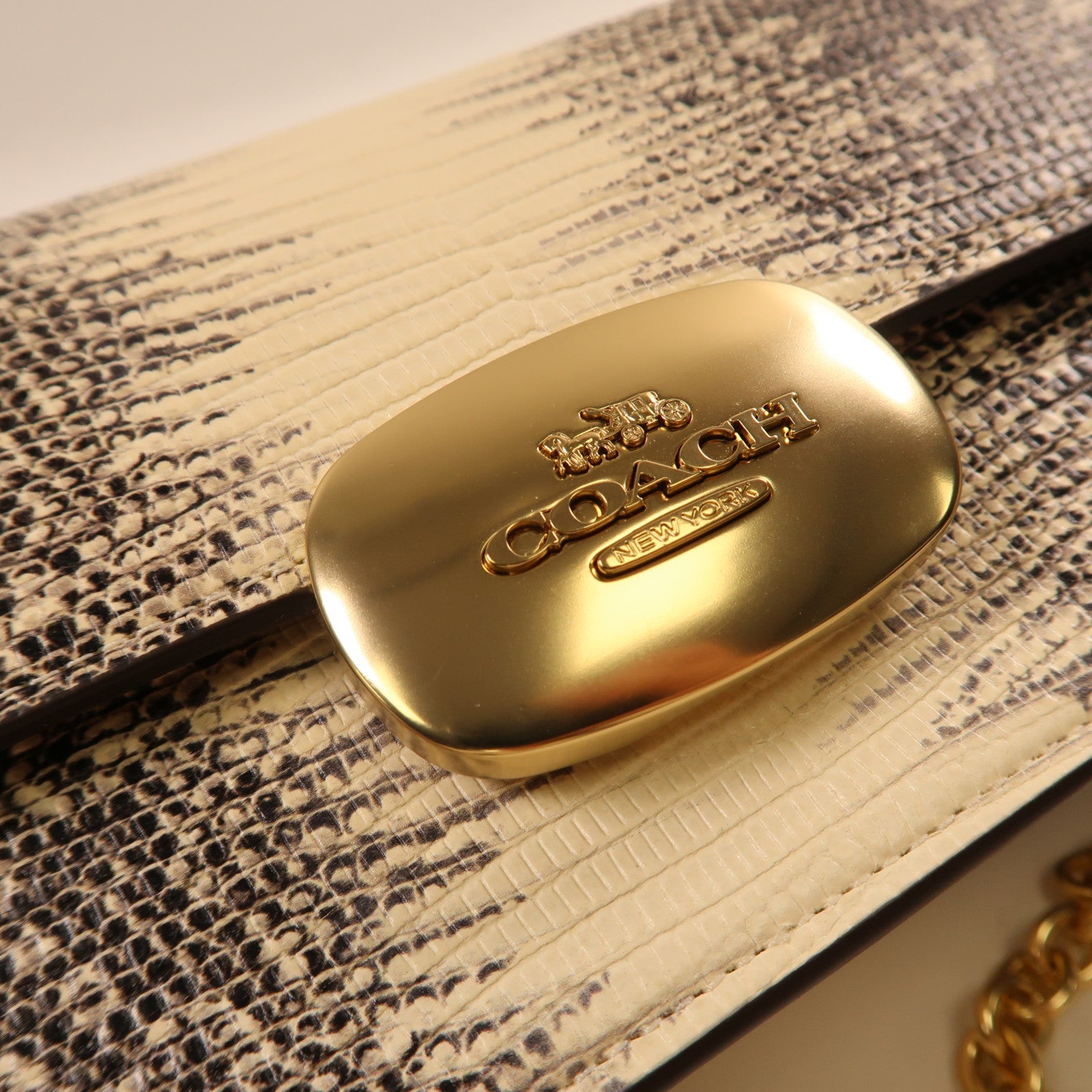 COACH 牛皮皮革Shoulder Bag金扣鏈帶肩背袋米色