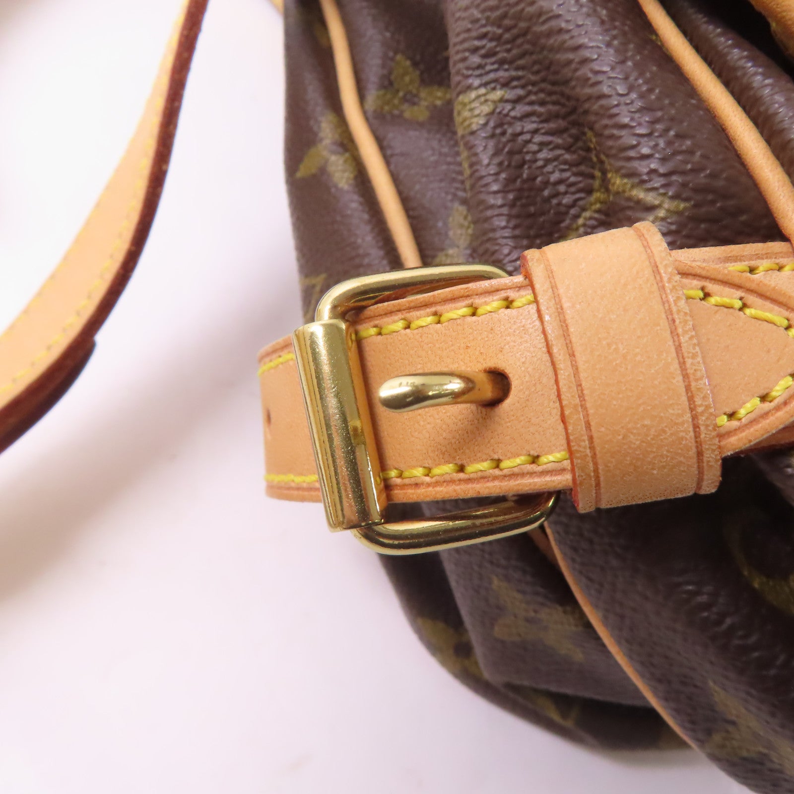 LOUIS VUITTON Monogram Saumur Messenger Bag金扣肩背袋啡色
