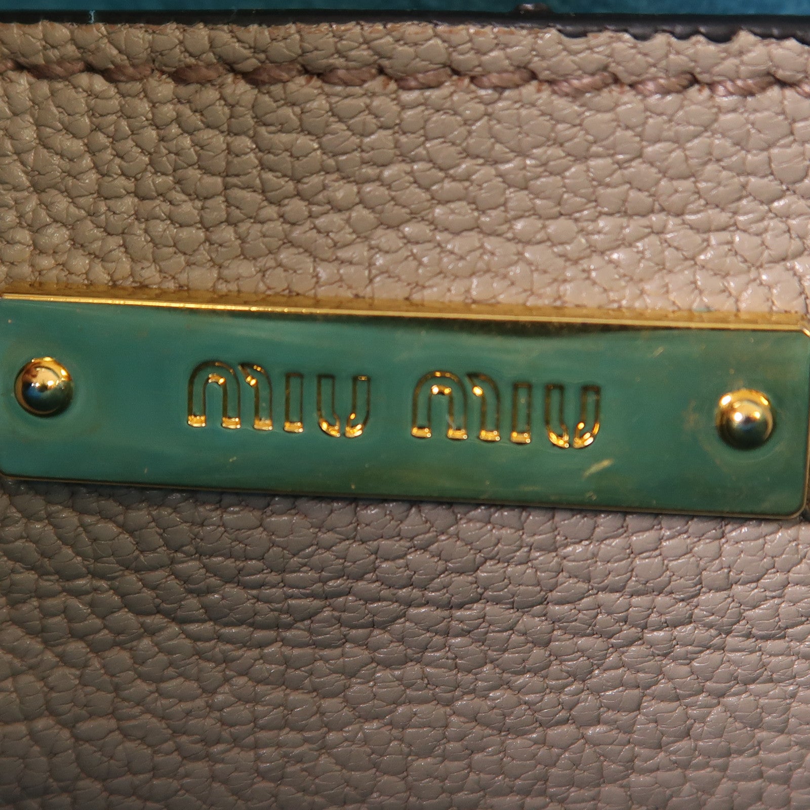 Miu Miu 牛皮皮革Handbag金扣手挽袋