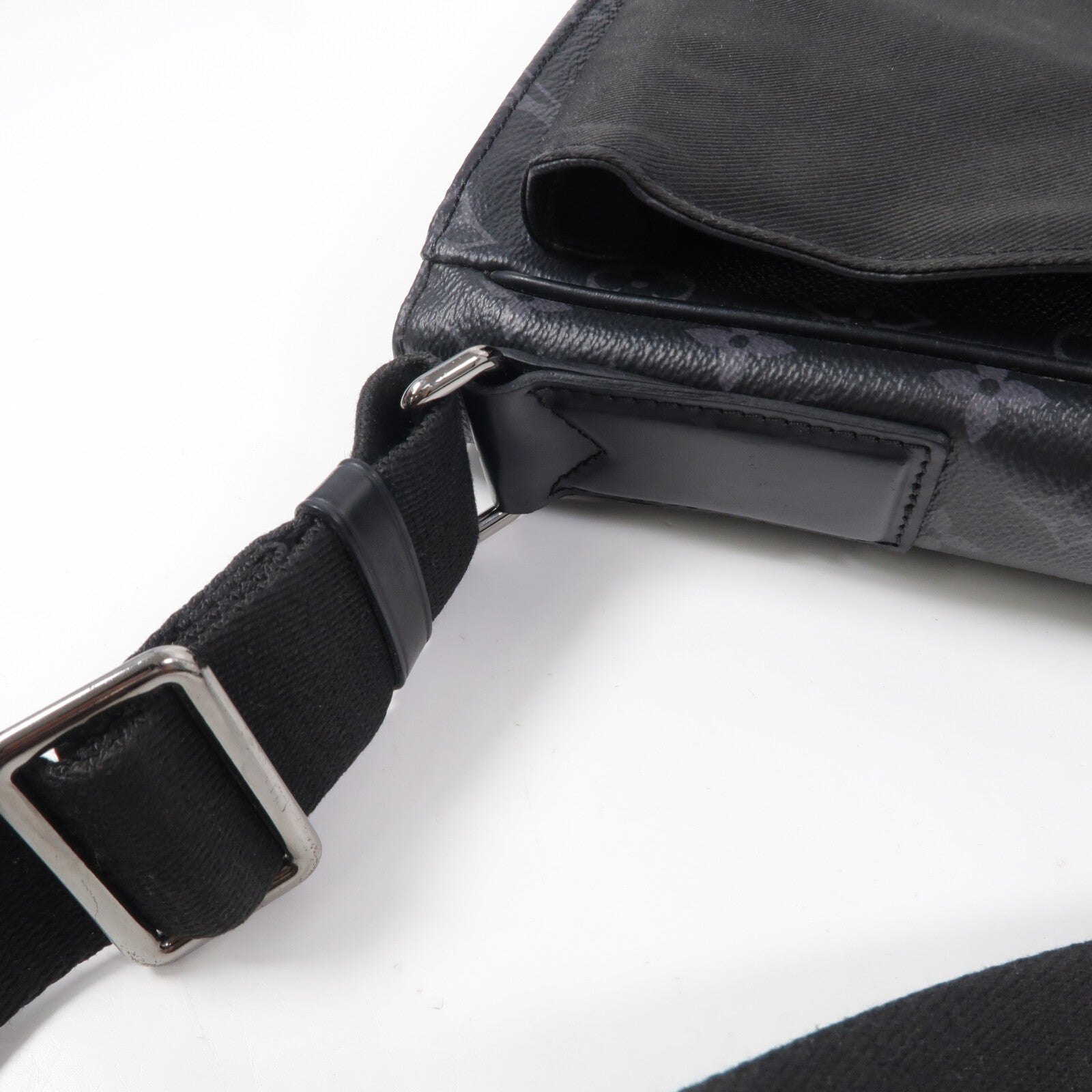 LOUIS VUITTON Monogram Eclipse District PM肩背袋