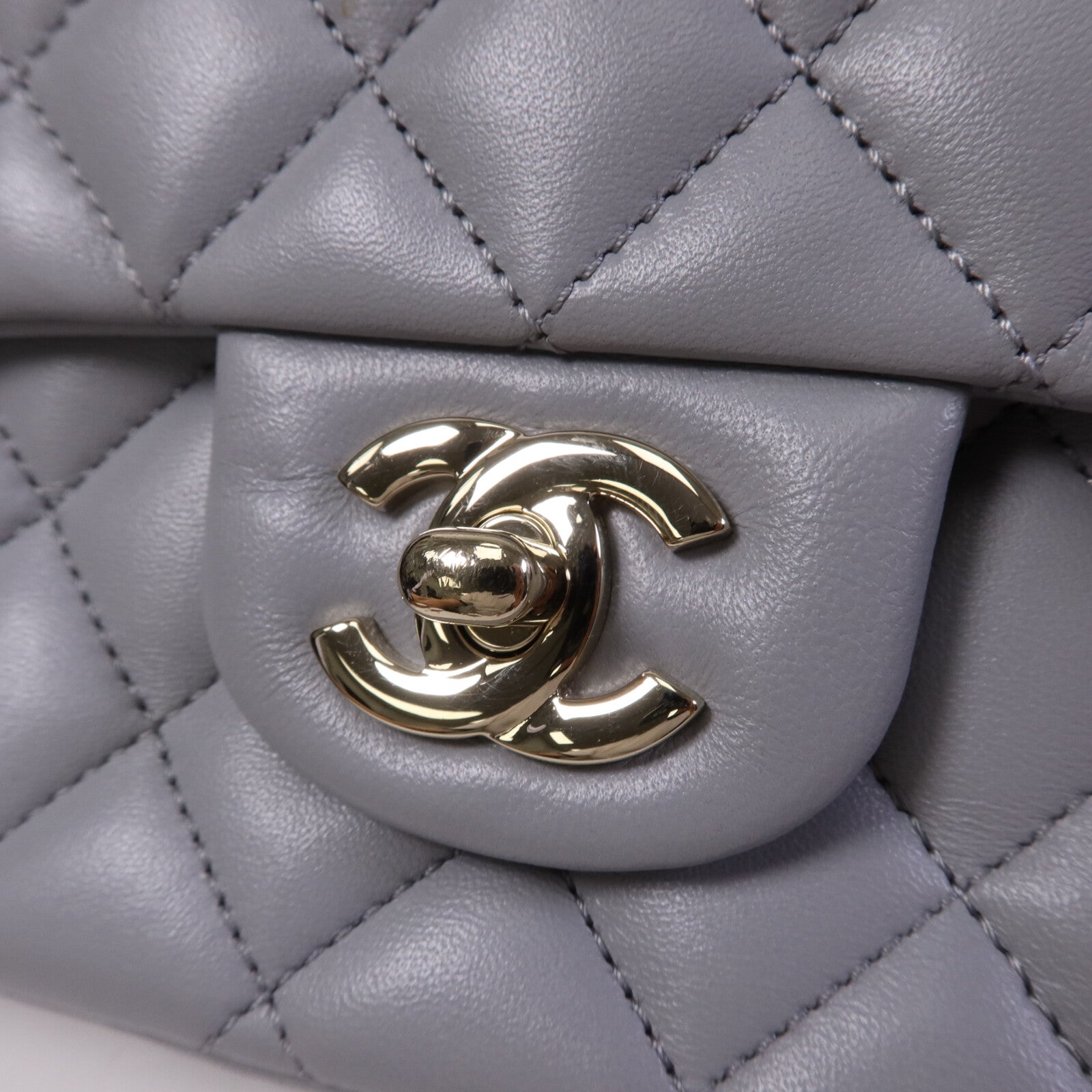 CHANEL 牛皮皮革Bolero De Chanel金扣肩背袋