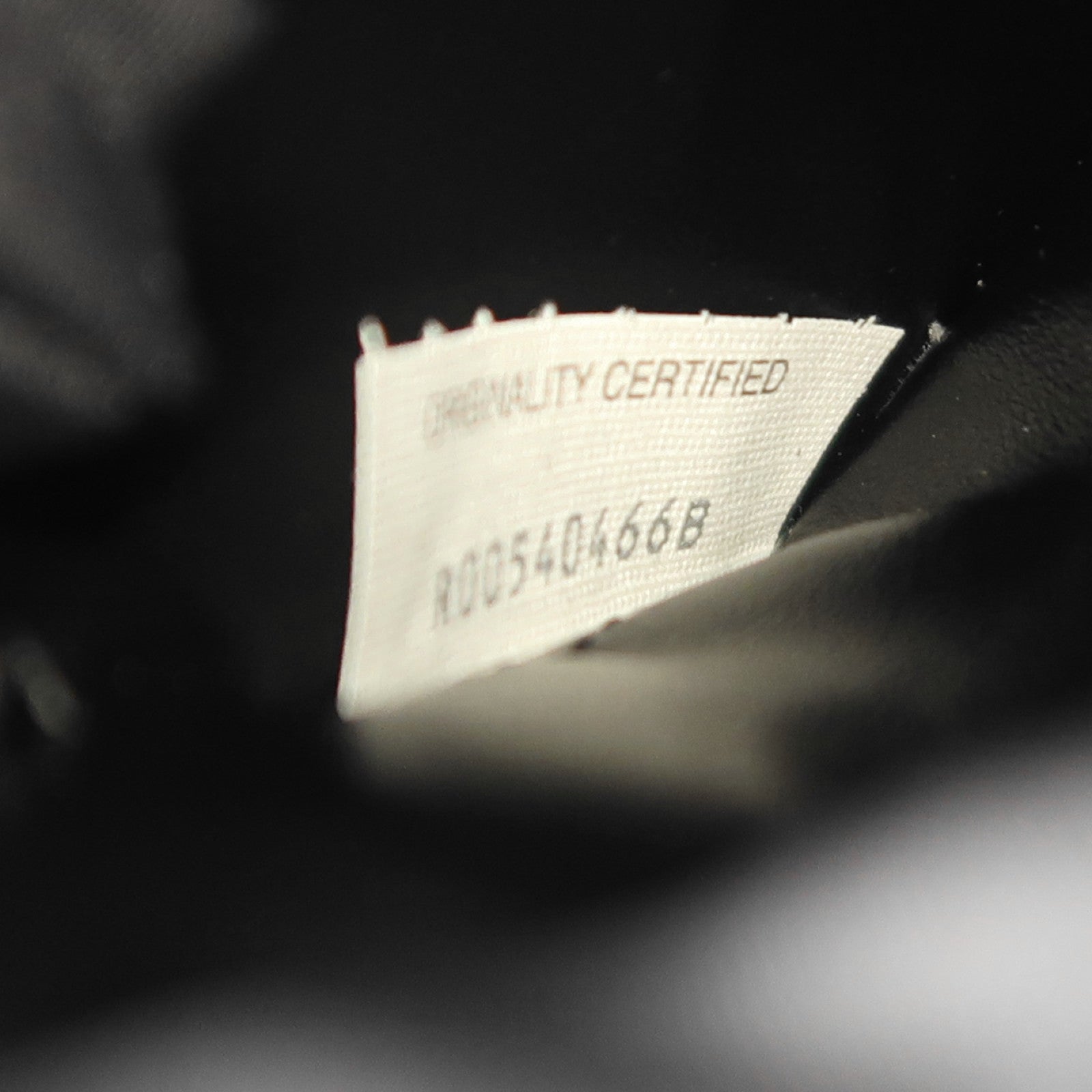 BOTTEGA VENETA 羊皮皮革Concert Pouch金扣肩背袋