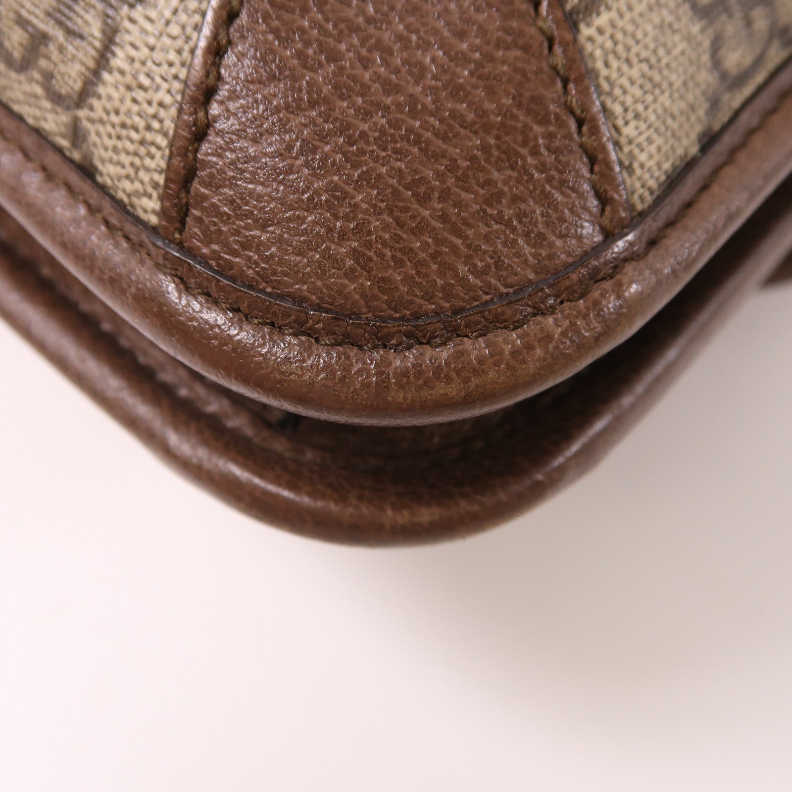 GUCCI 塗層帆布Messenger Bag金扣肩背袋啡色