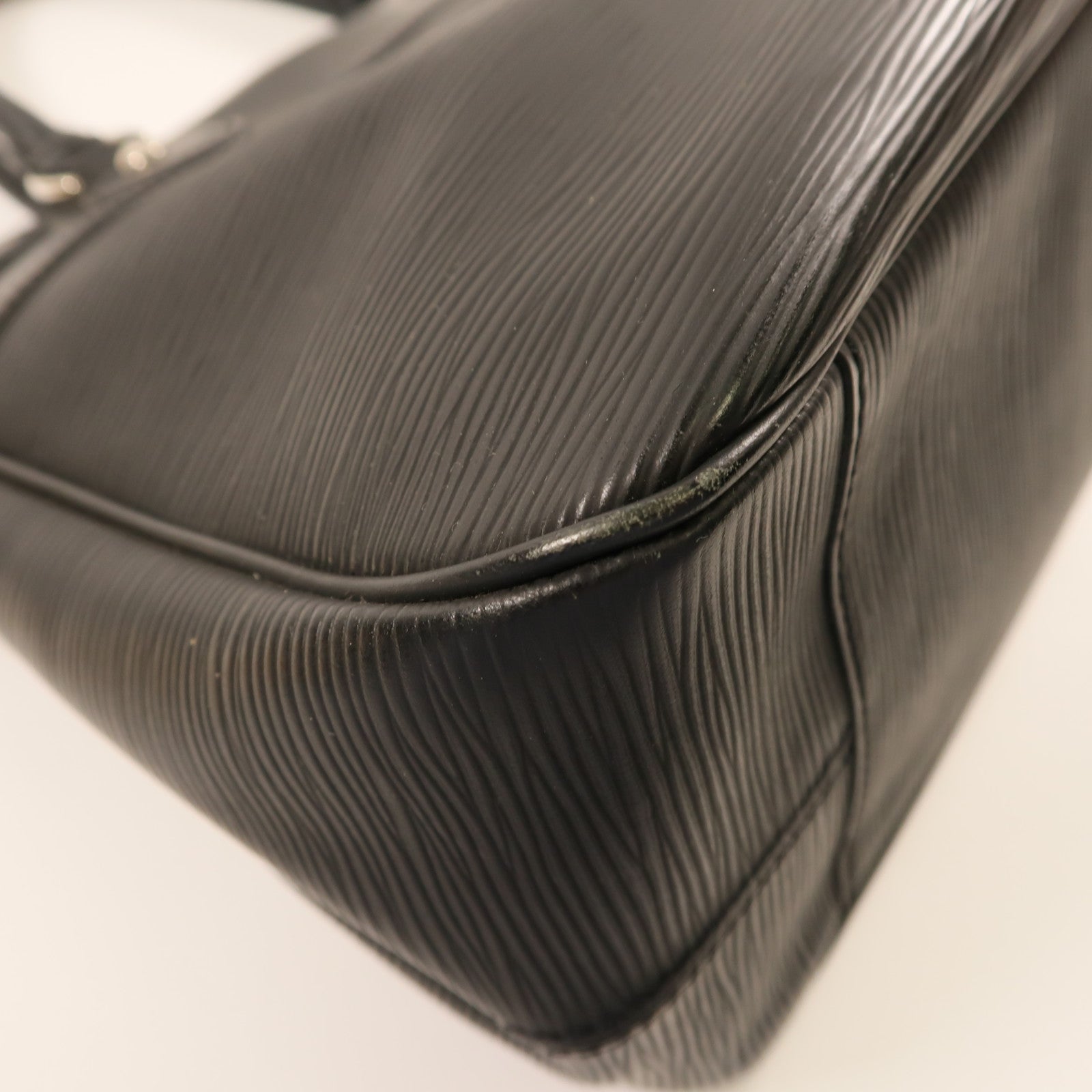LOUIS VUITTON Epi Passy銀扣手挽袋黑色