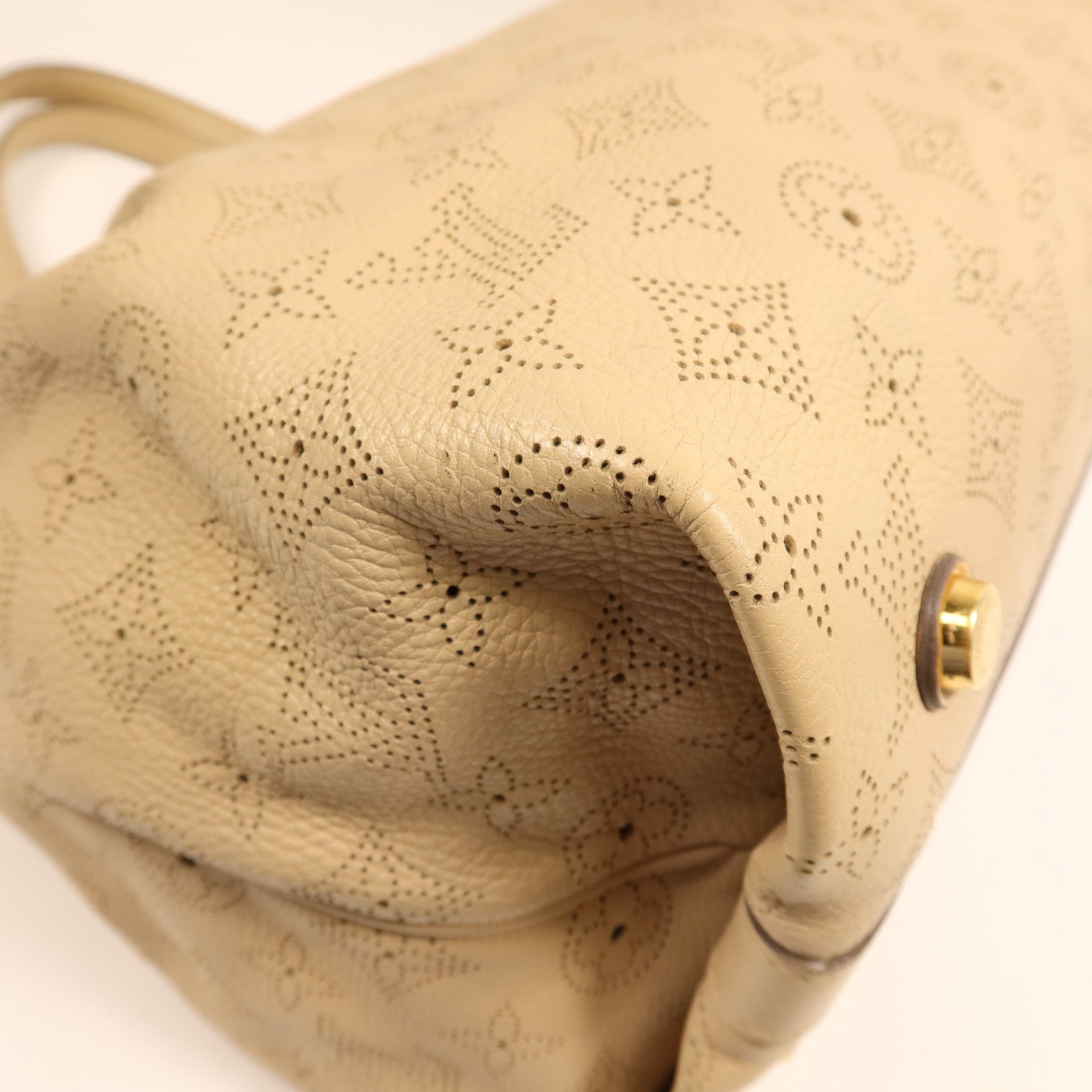 LOUIS VUITTON Mahina Seal PM金扣手挽袋