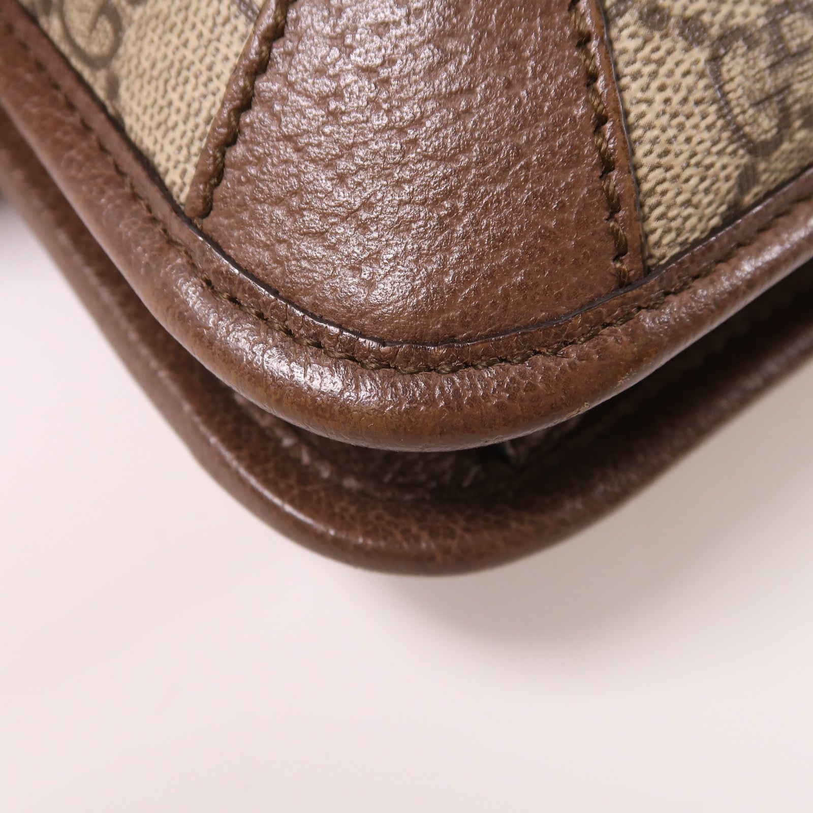 GUCCI 塗層帆布Messenger Bag金扣肩背袋啡色