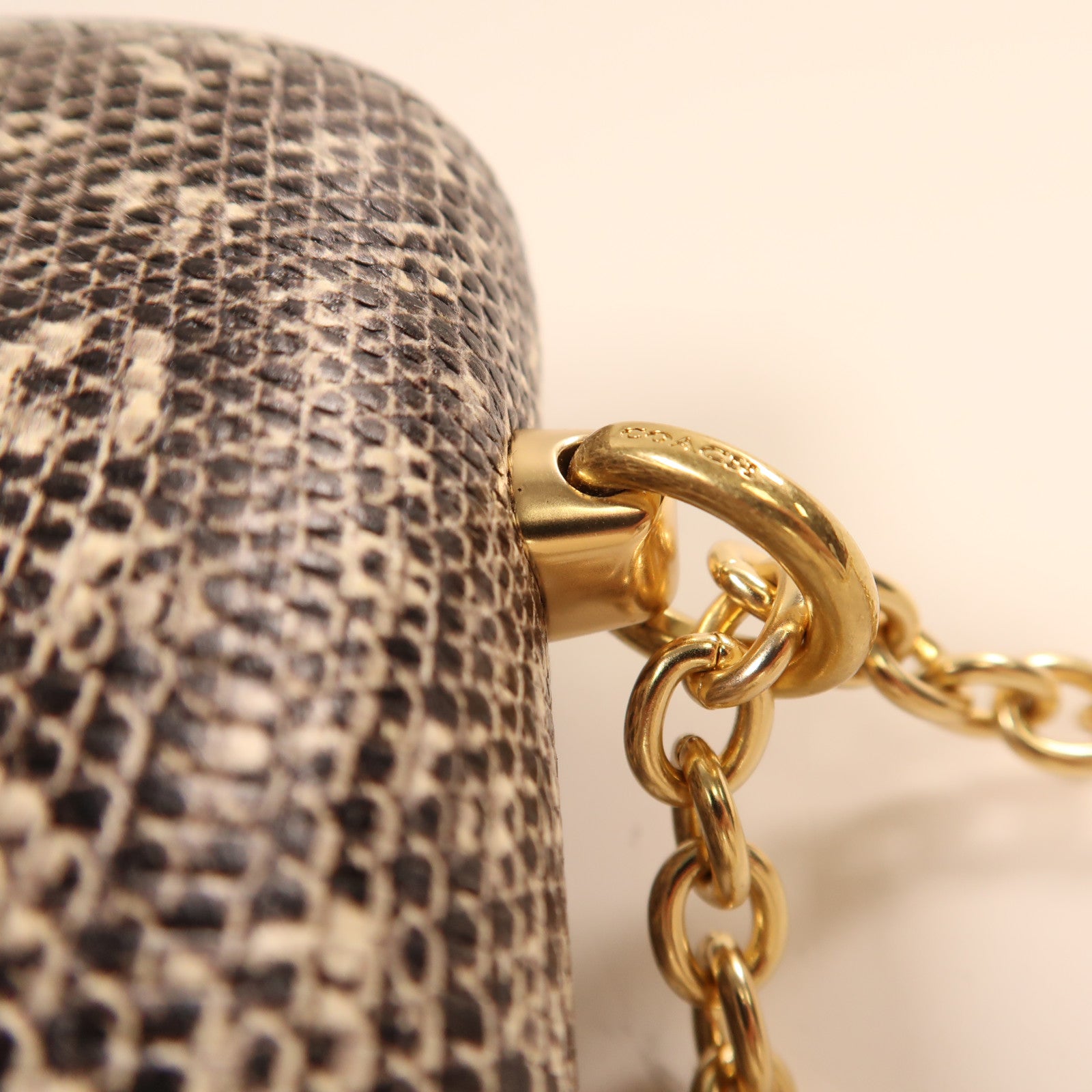 COACH 牛皮皮革Shoulder Bag金扣鏈帶肩背袋米色