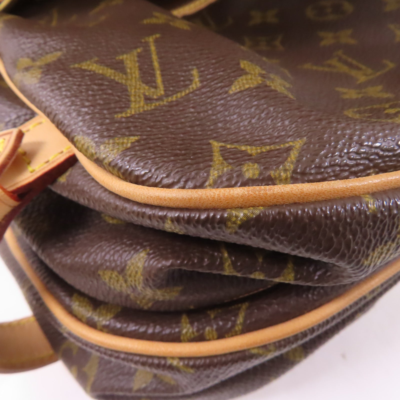 LOUIS VUITTON Monogram Saumur Messenger Bag金扣肩背袋啡色