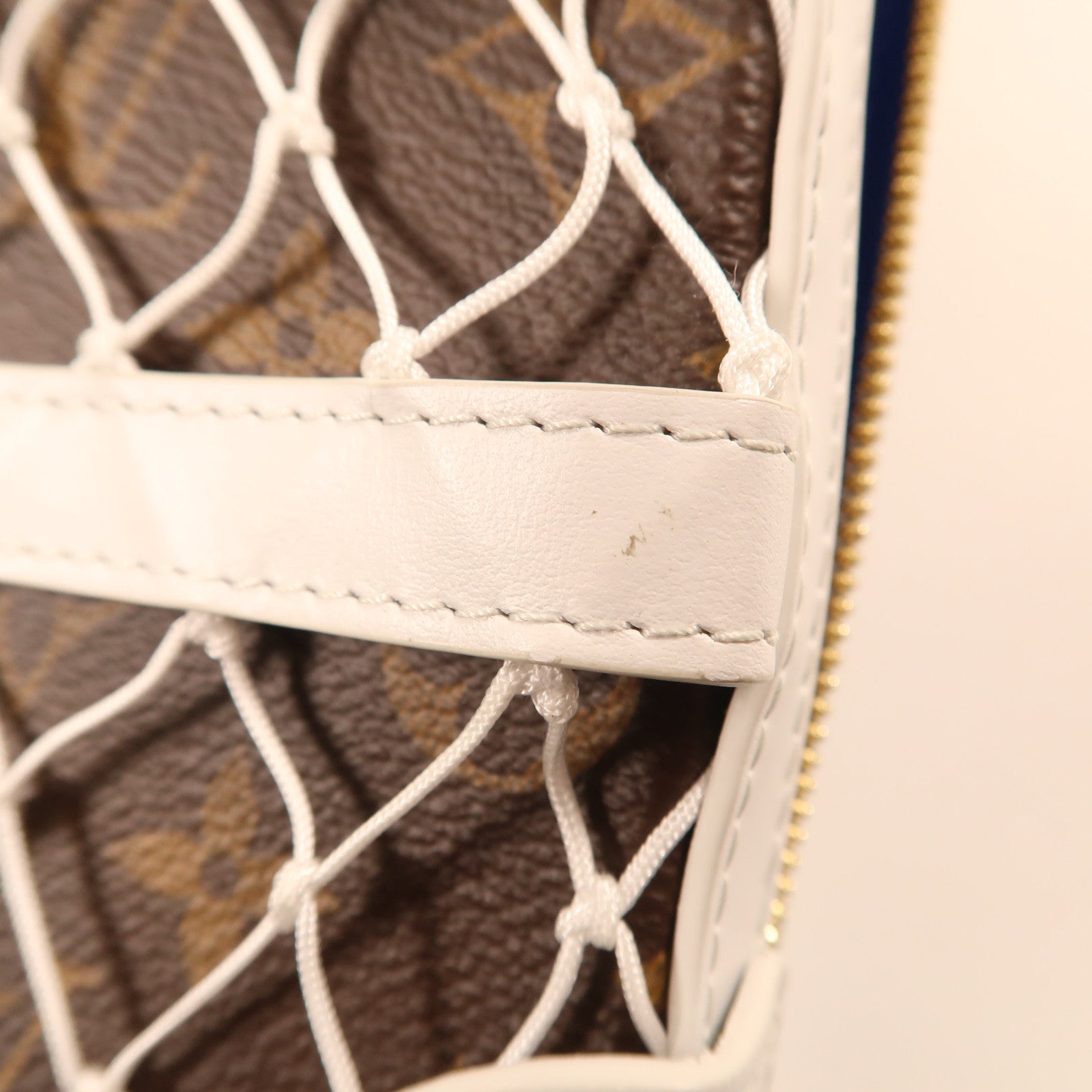 LOUIS VUITTON 【激減優惠】Monogram/皮革LV X NBA Soft Trunk金扣肩背袋啡色/白色