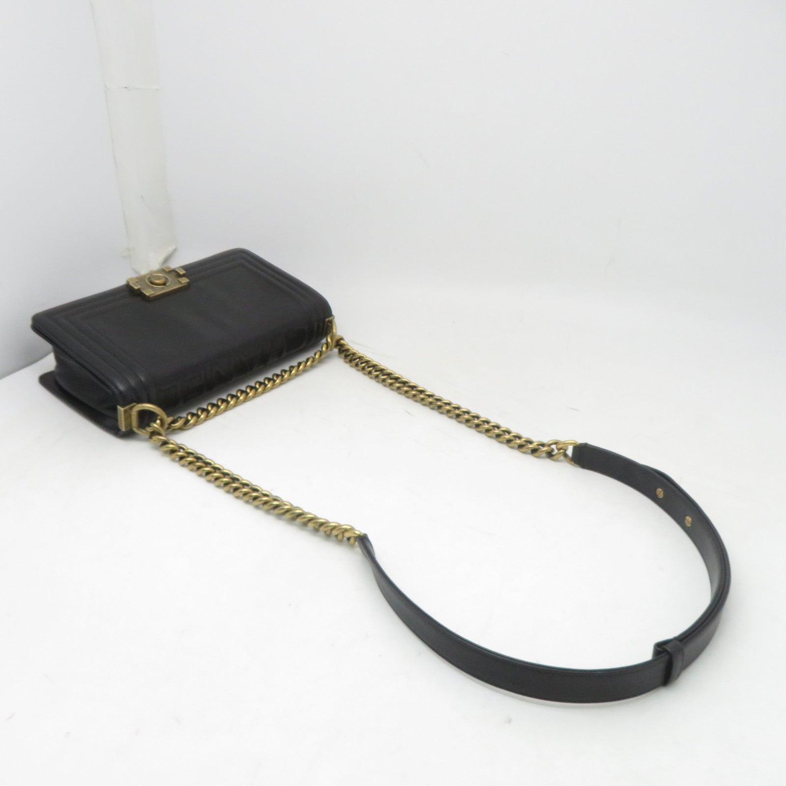 CHANEL **【激減優惠】牛皮皮革Boy Chanel金扣鏈帶肩背袋黑色