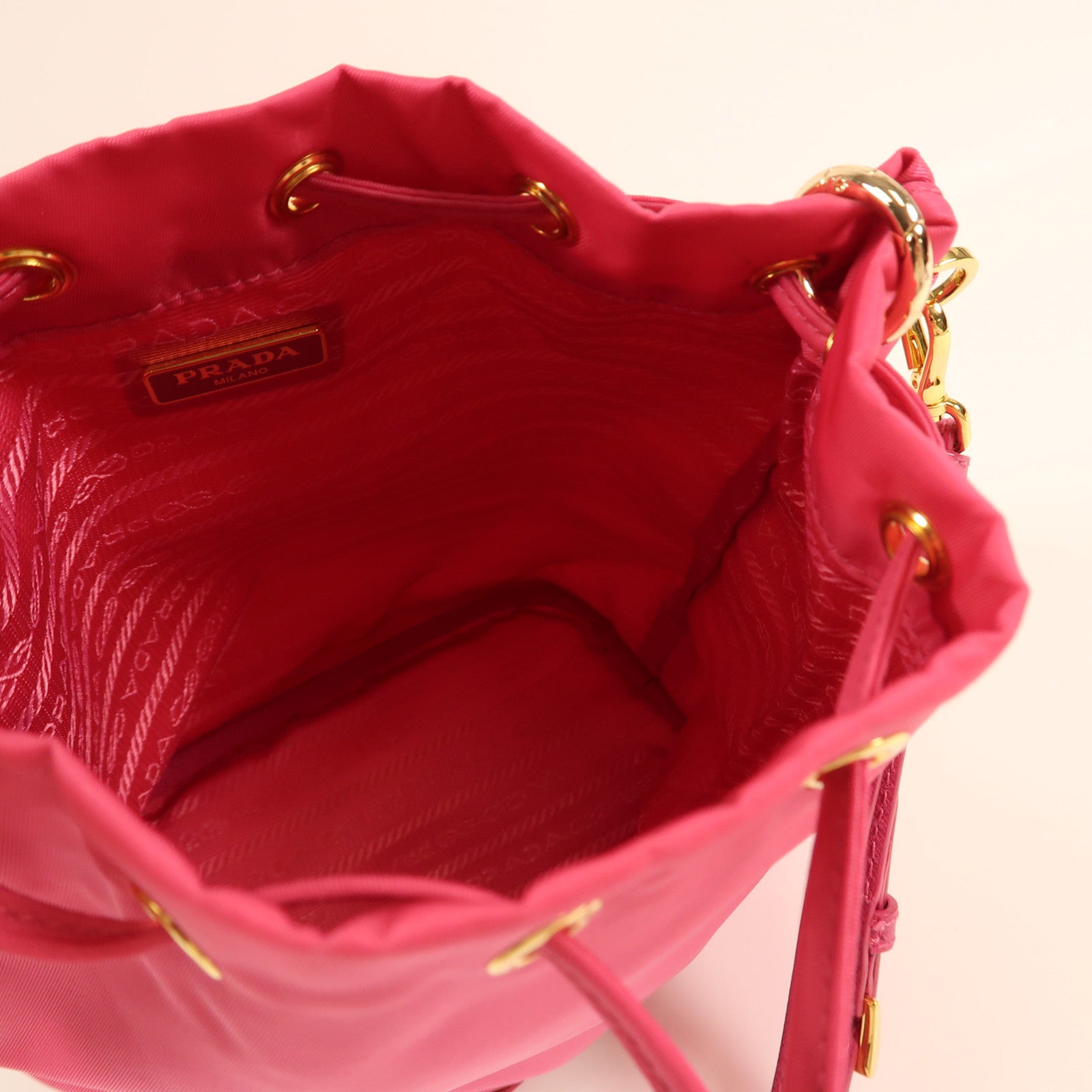 PRADA 尼龍Tessuto Pouch金扣手拿包