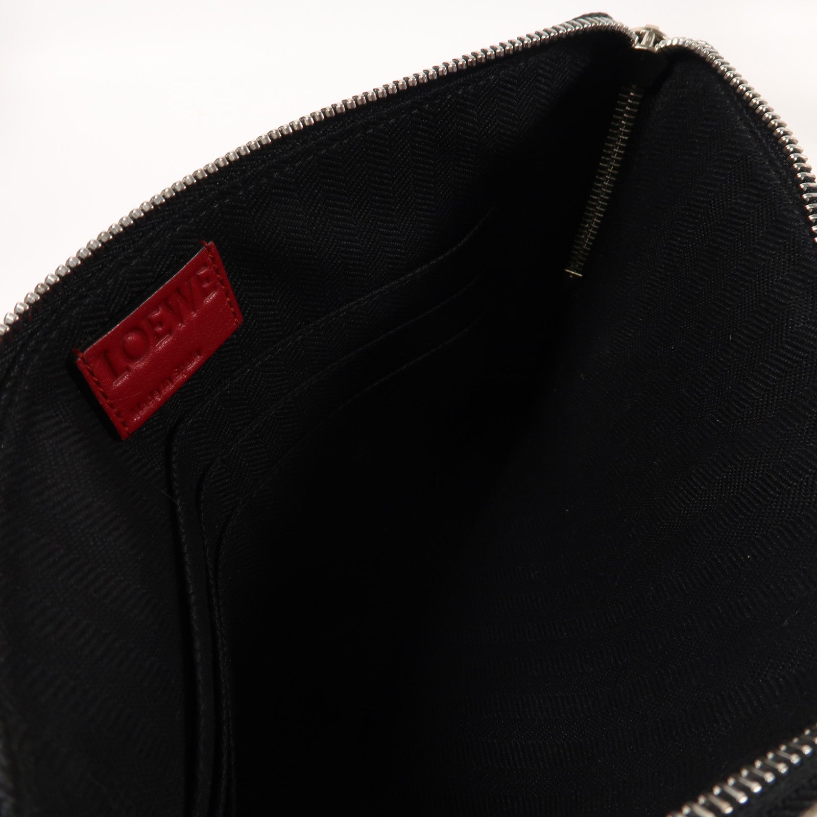 LOEWE 牛皮皮革Clutch銀扣手拿包黑色/紅色
