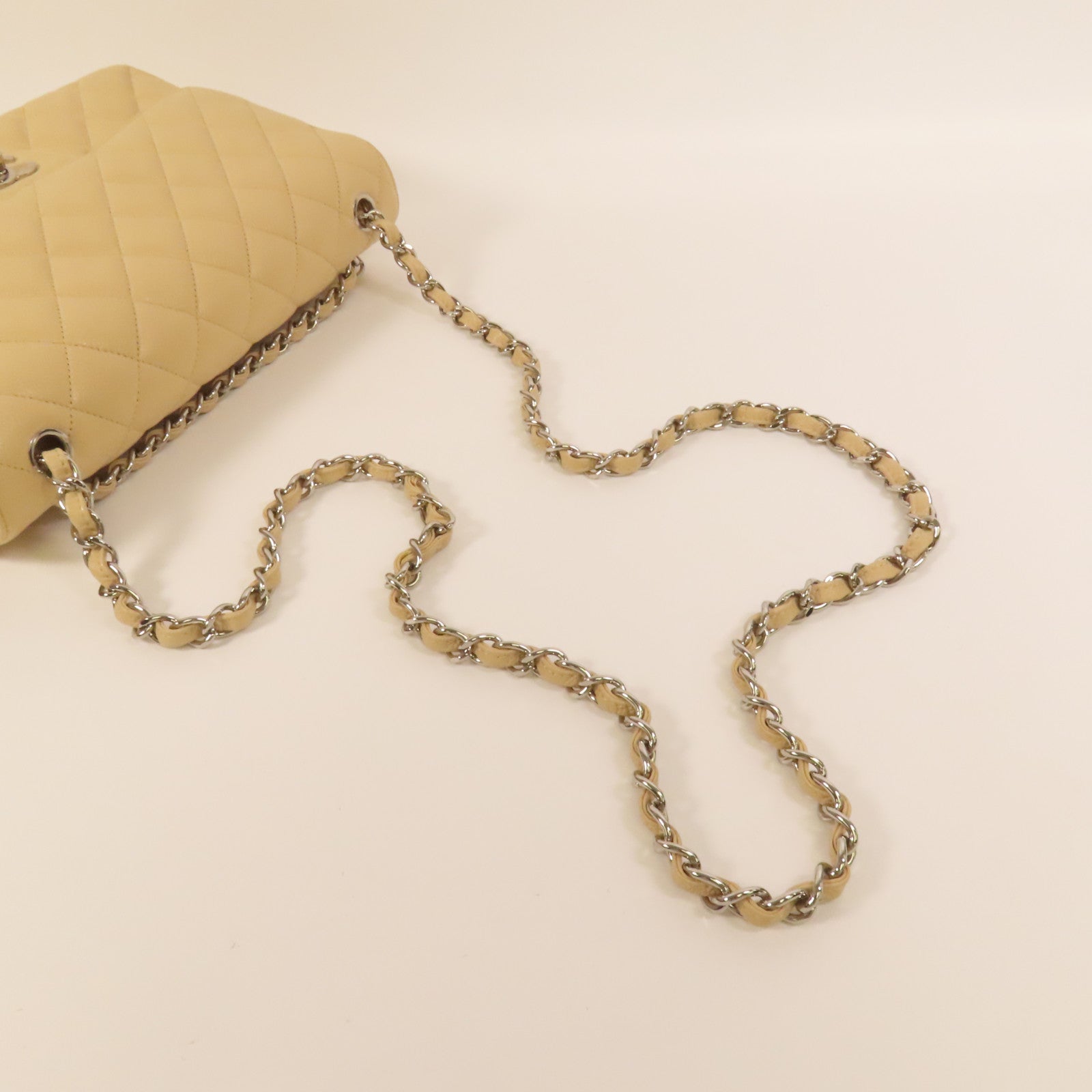 CHANEL 牛皮皮革Jumbo銀扣鏈帶肩背袋