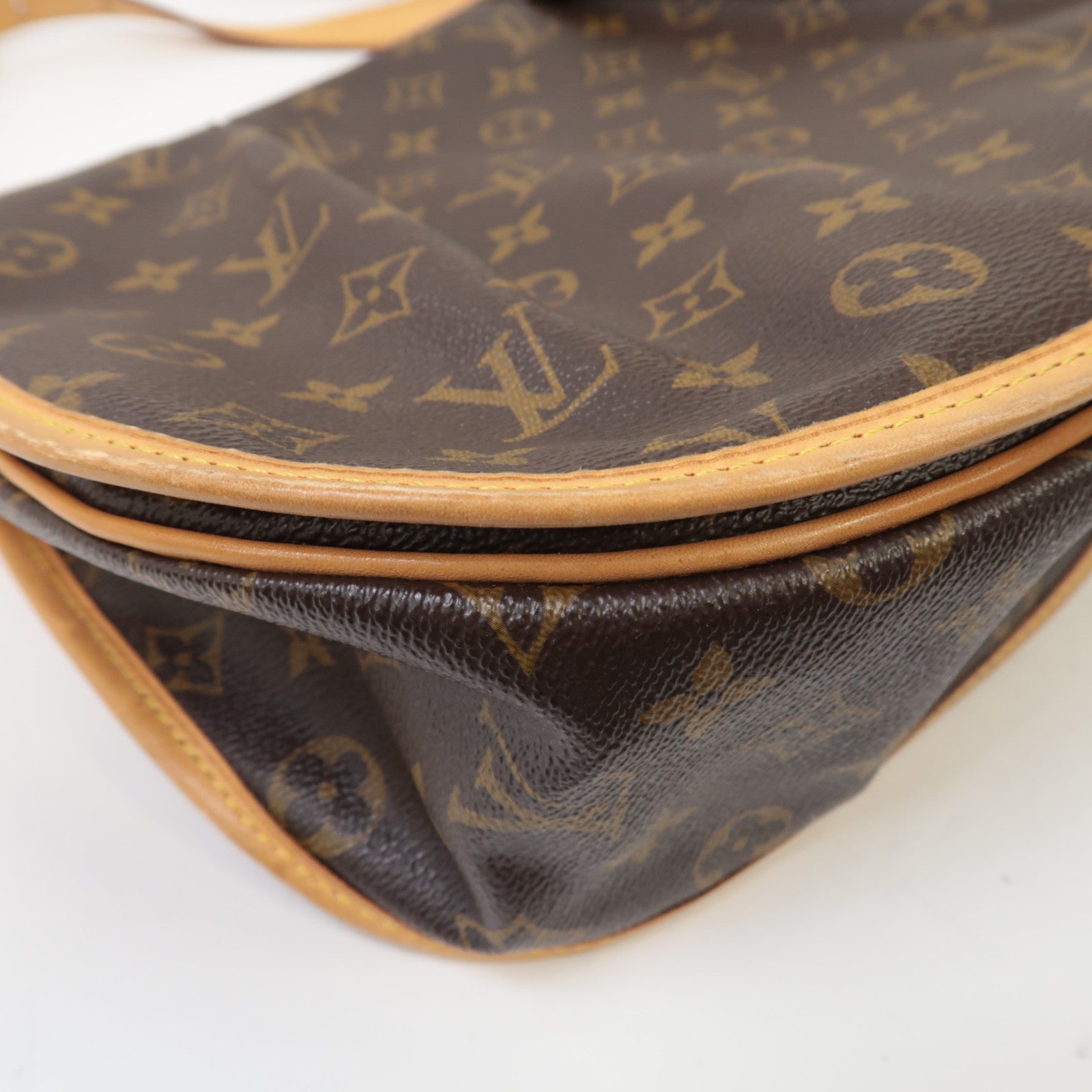 LOUIS VUITTON Monogram Menilmontant MM金扣肩背袋啡色