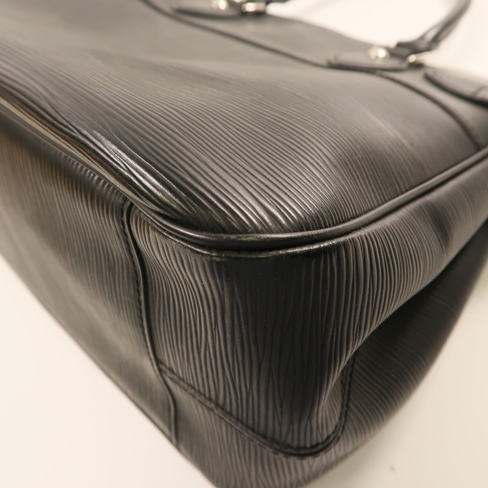 LOUIS VUITTON Epi Passy銀扣手挽袋黑色