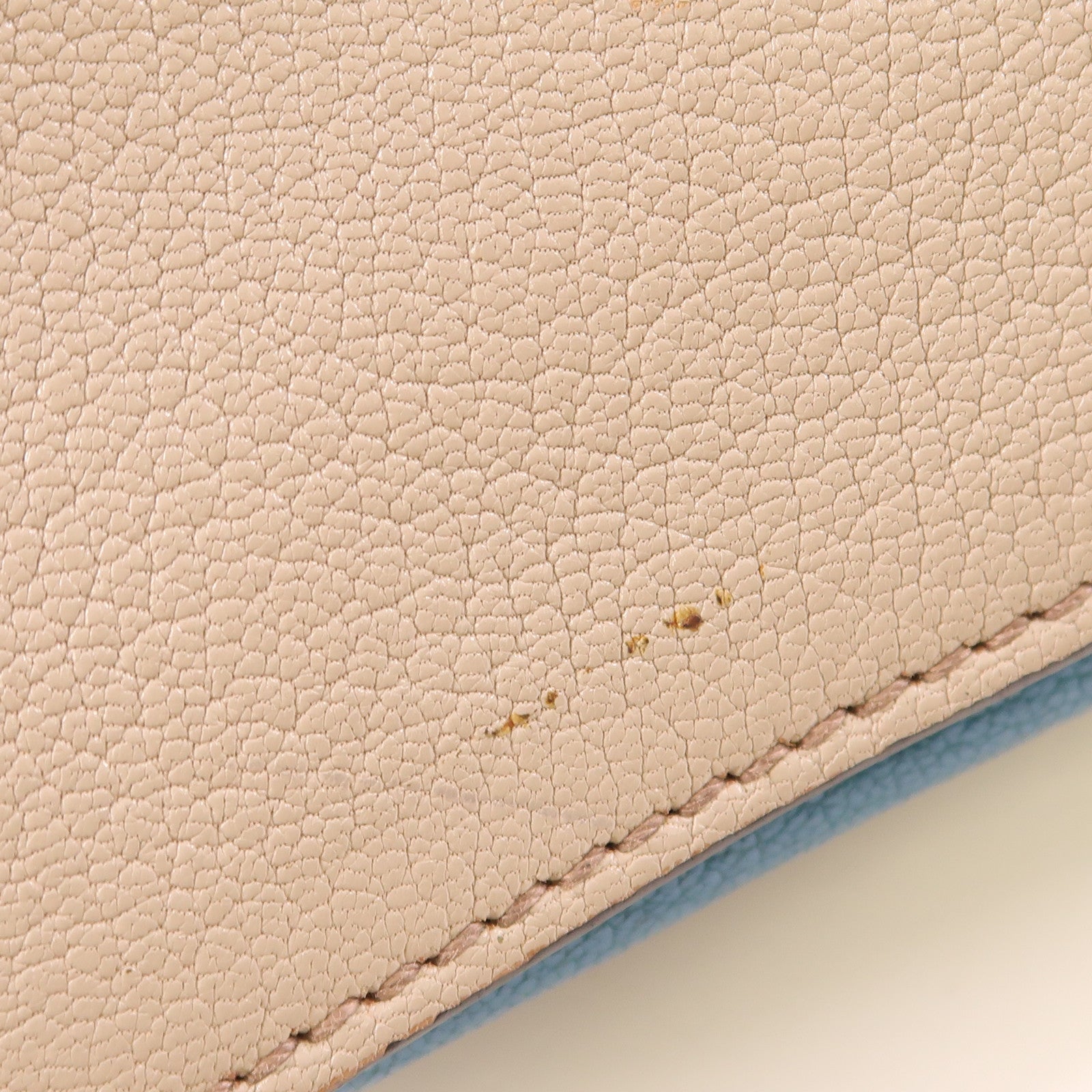 Miu Miu 牛皮皮革Handbag金扣手挽袋